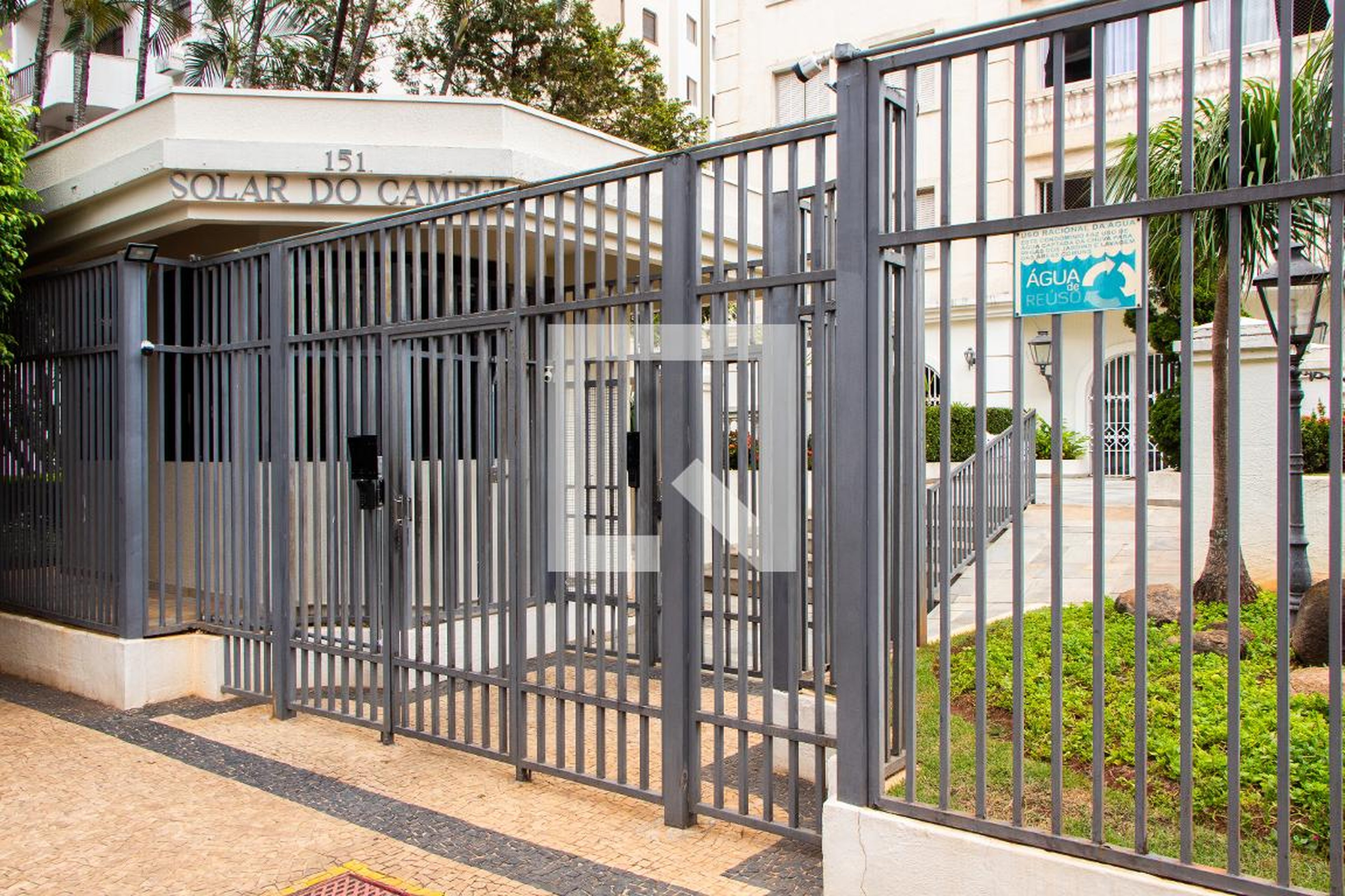 Fachada Condomínio em Rua Doutor Sampaio Ferraz, 151