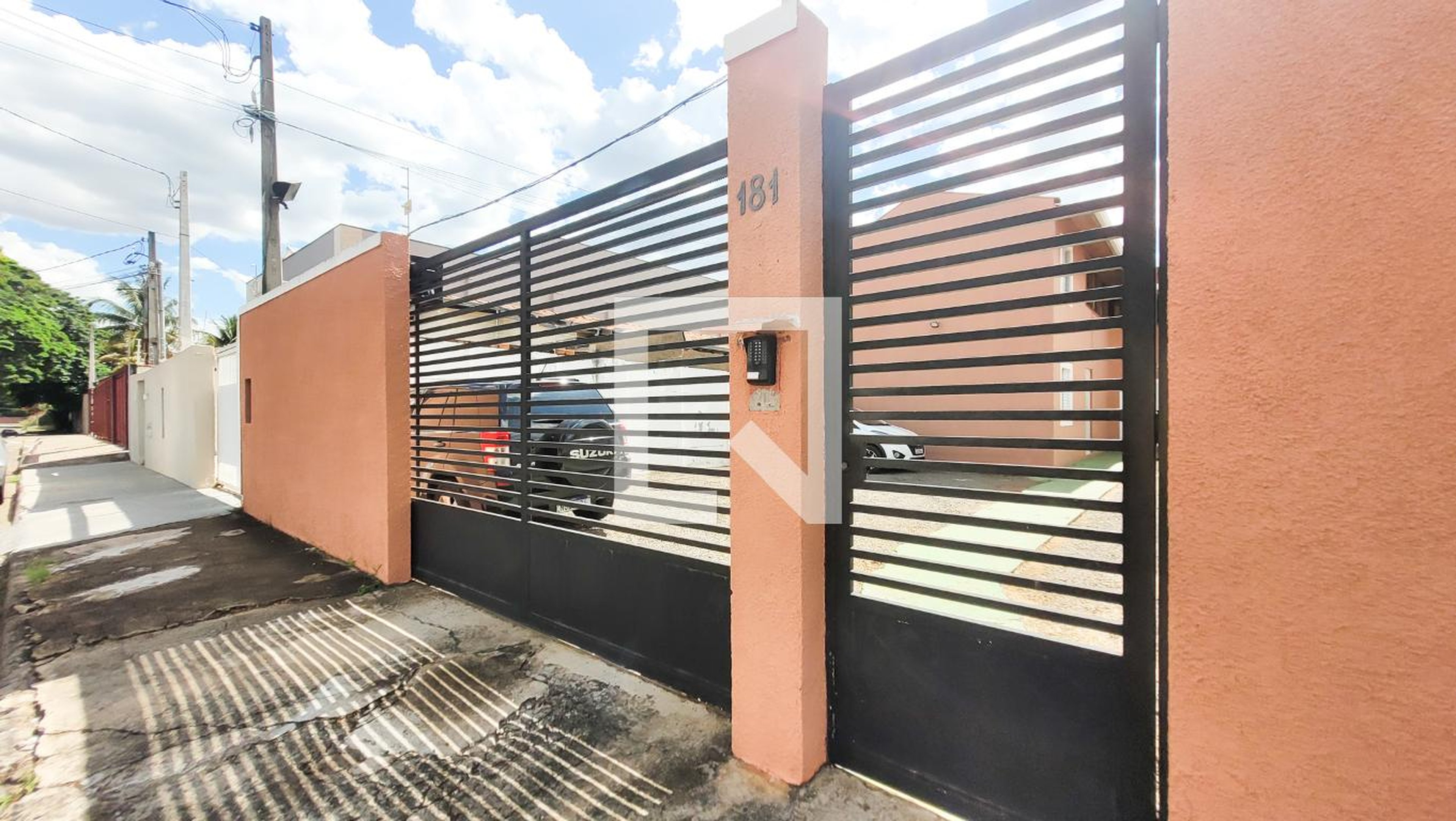 Fachada Condomínio em Rua José Duarte, 181