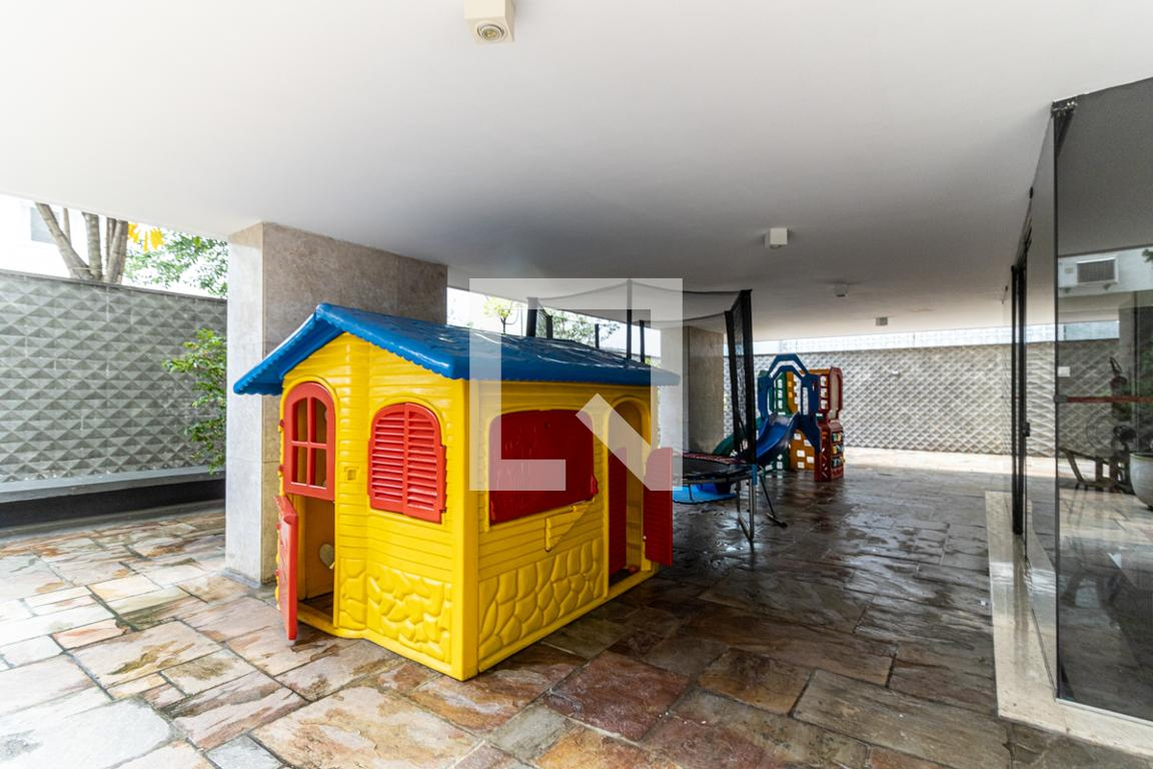 Playground - Tereza Bicudo de Almeida Prado