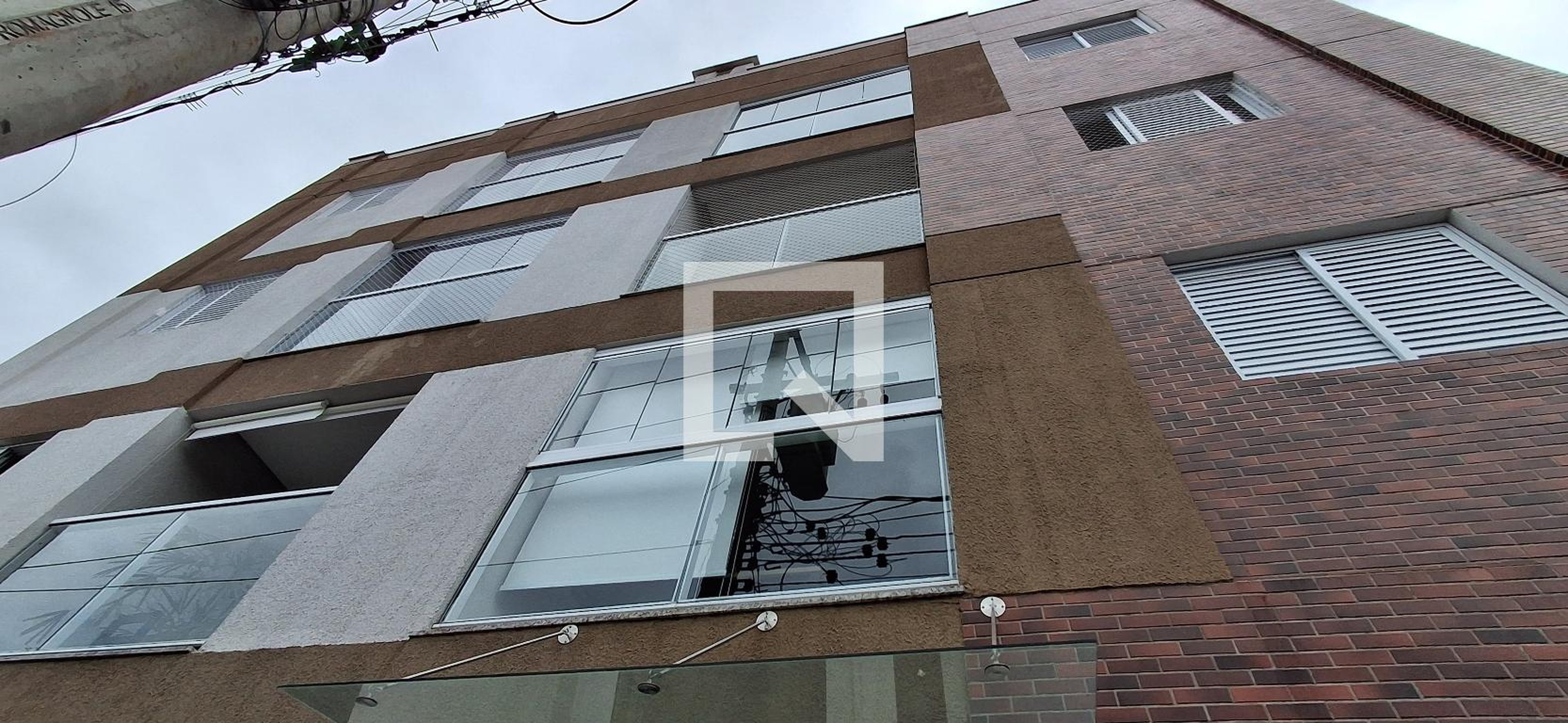 Fachada Condomínio em Rua Silvia, 1951