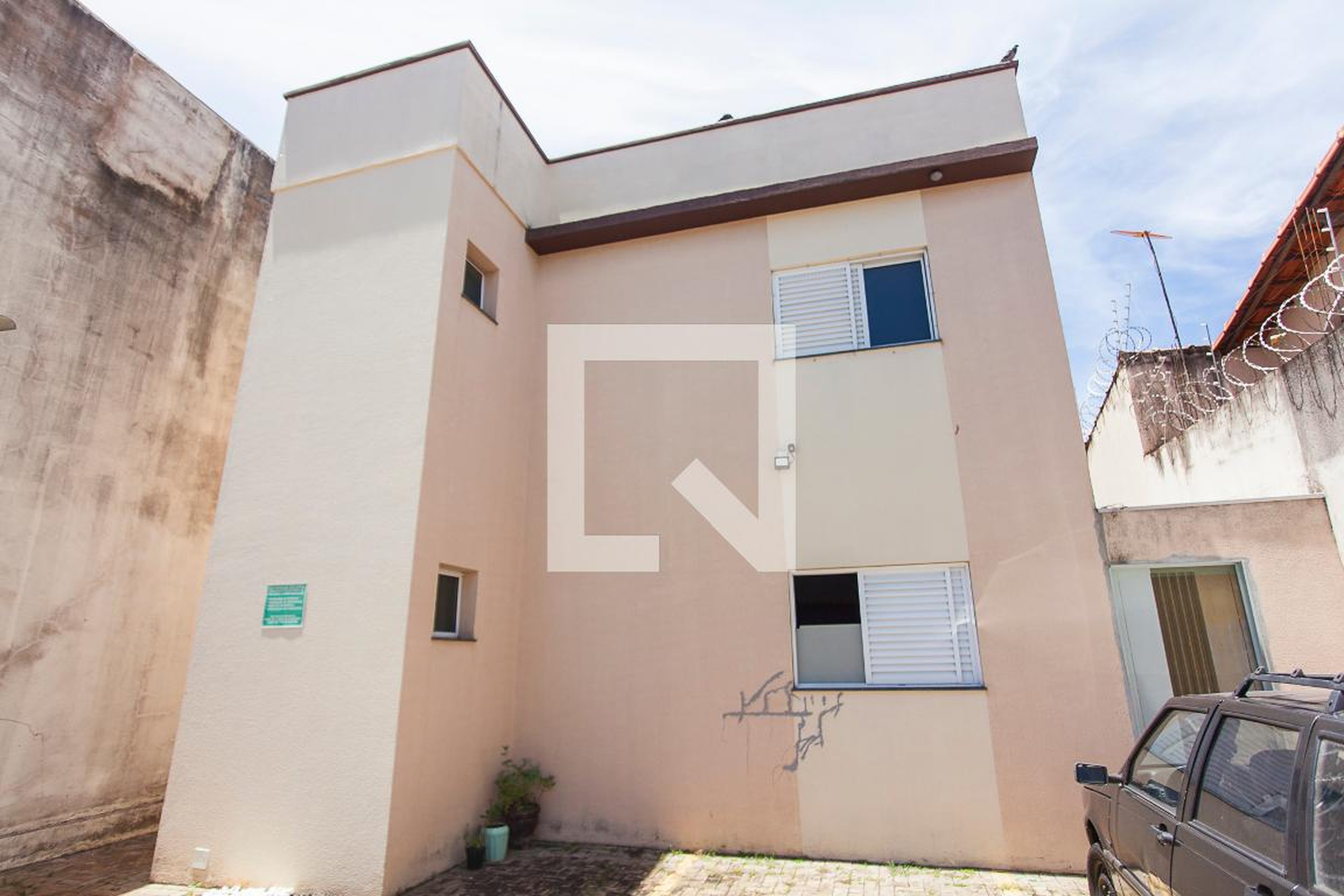 Fachada Condomínio em Rua Bernardo de Vasconcelos, 195