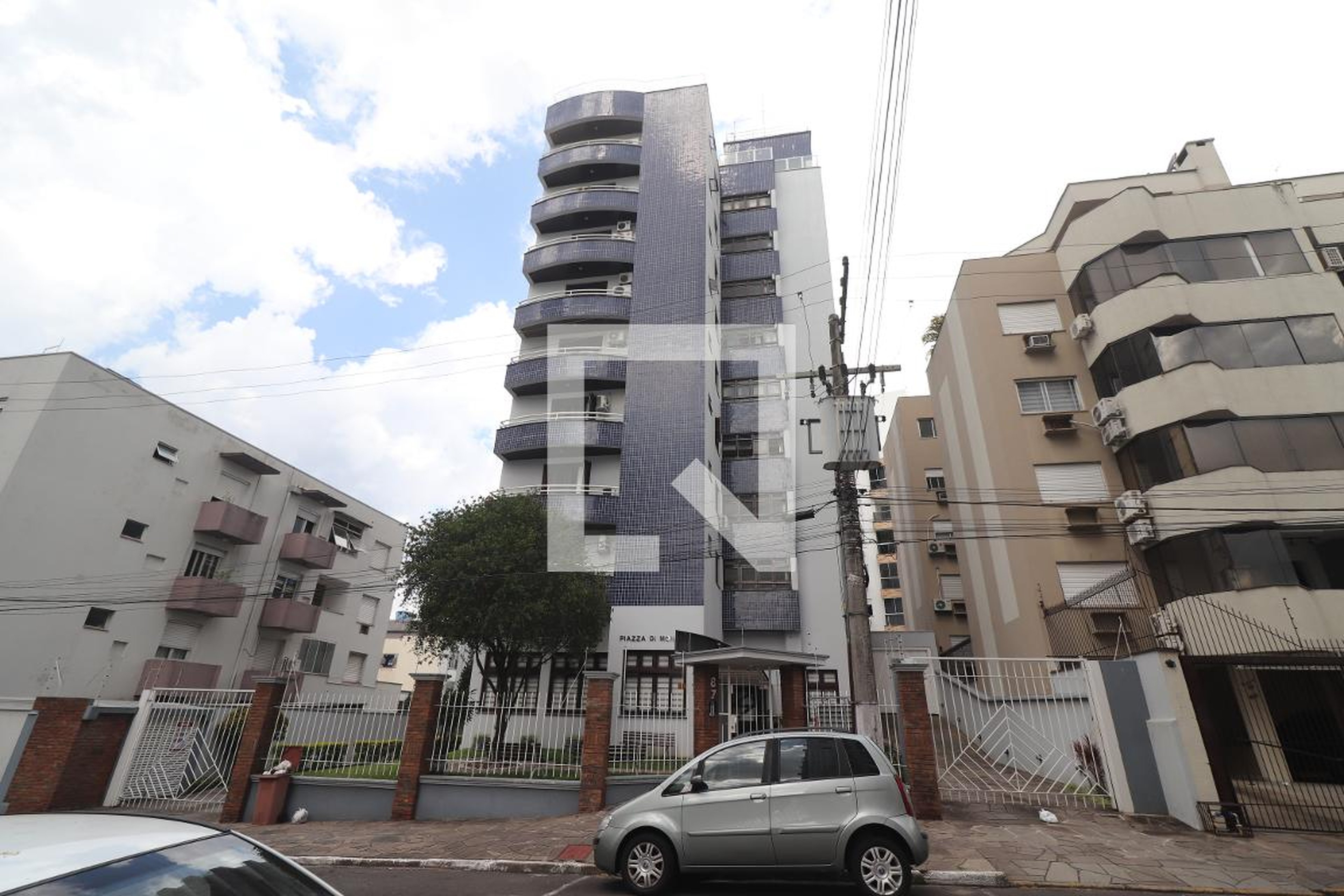 Fachada Condomínio em Rua Marquês de Sapucaí, 87