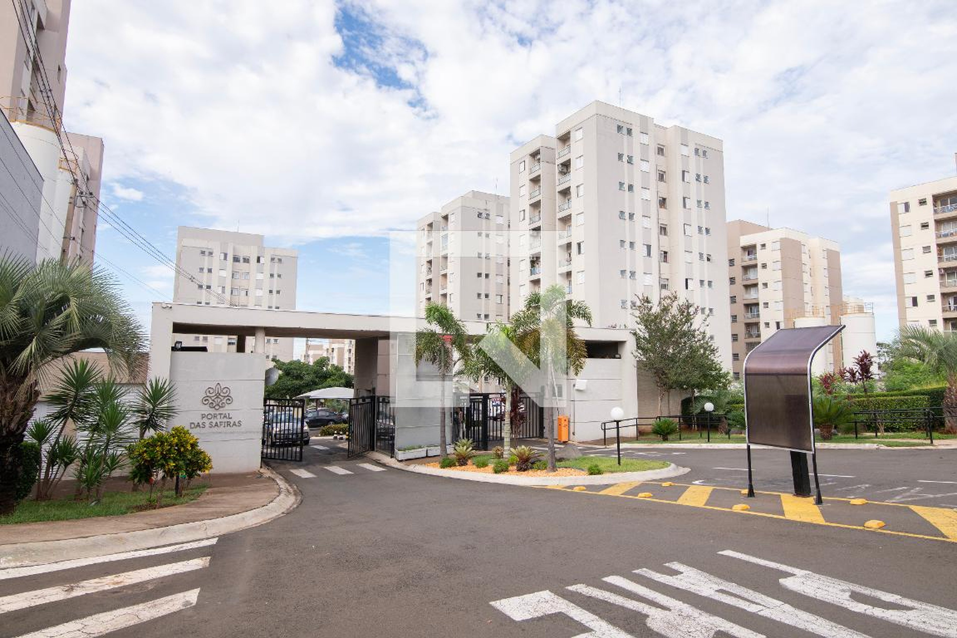 Fachada Condomínio Portal das Safiras