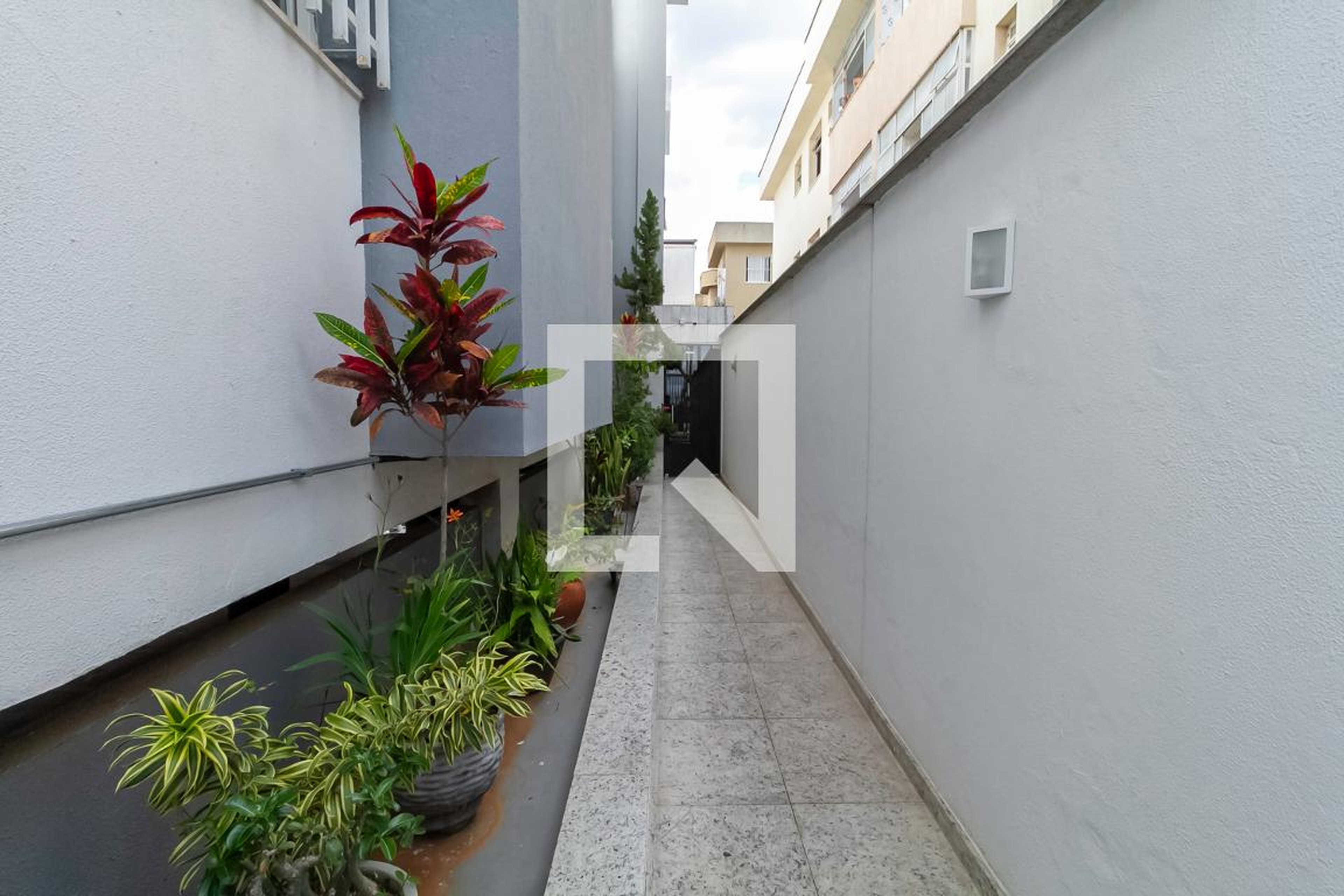 Entrada Condomínio em Rua Pérsio Babo de Resende, 105