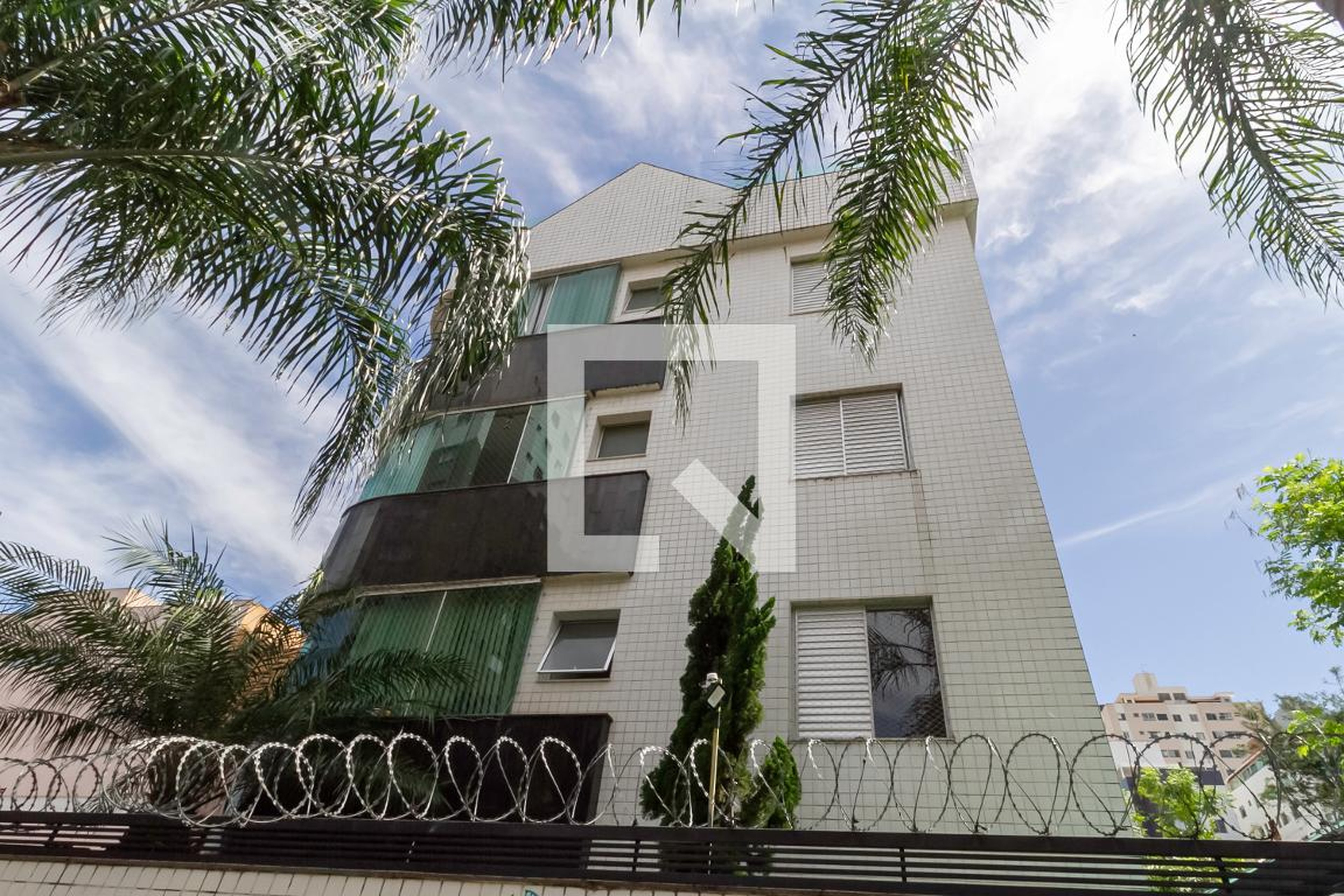 Fachada Condomínio em Rua Francisco Magalhães Gomes, 185