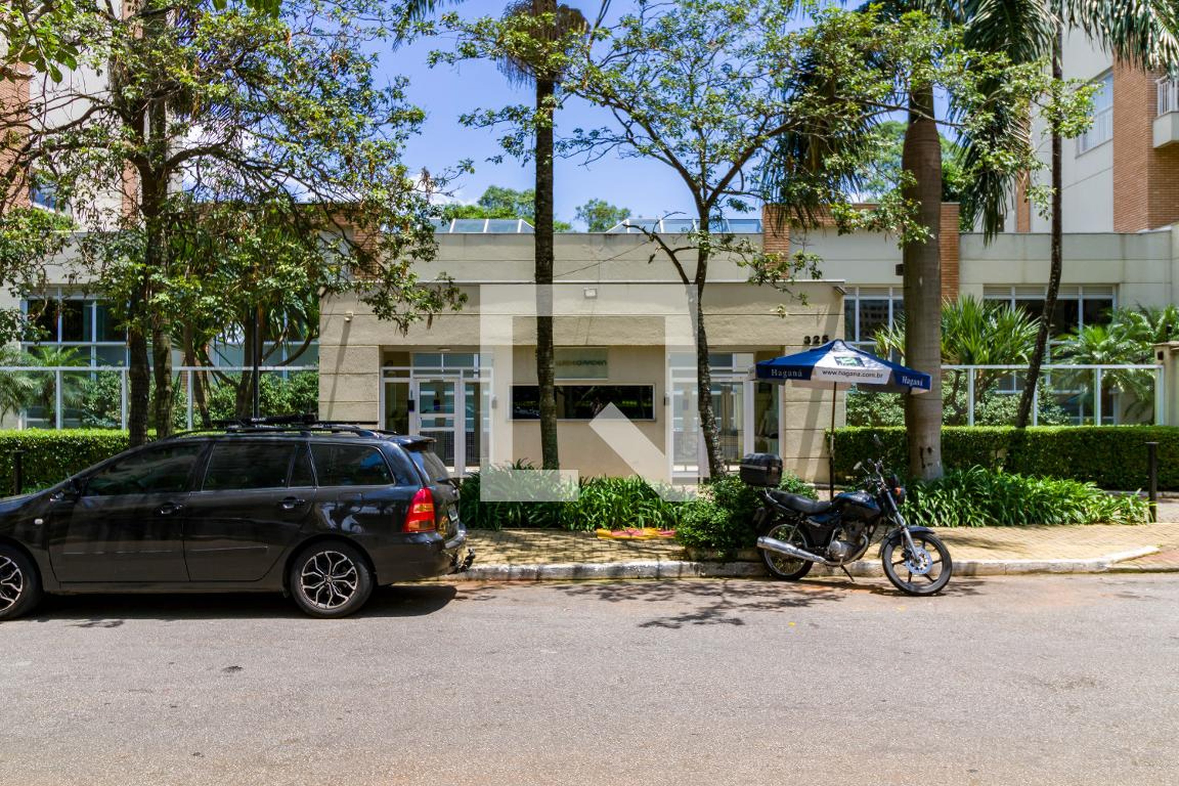 Entrada - Wide Garden