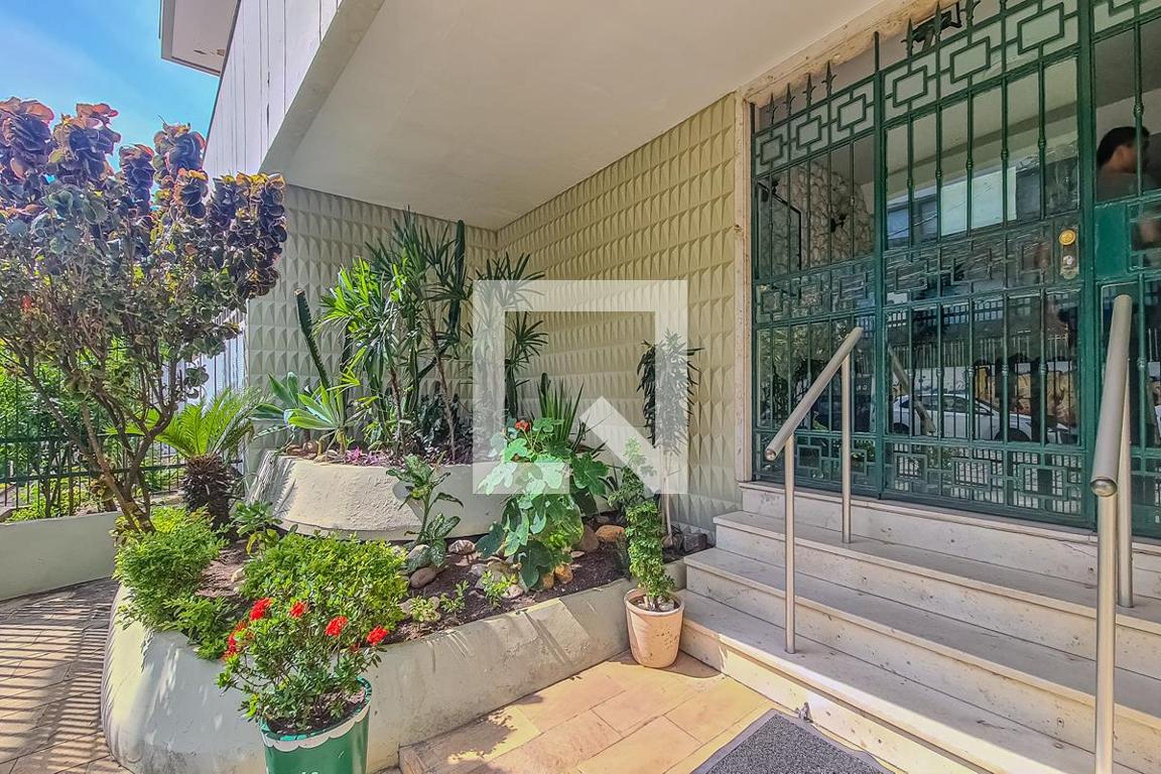 Hall de Entrada Condomínio em Rua Primeira, 22