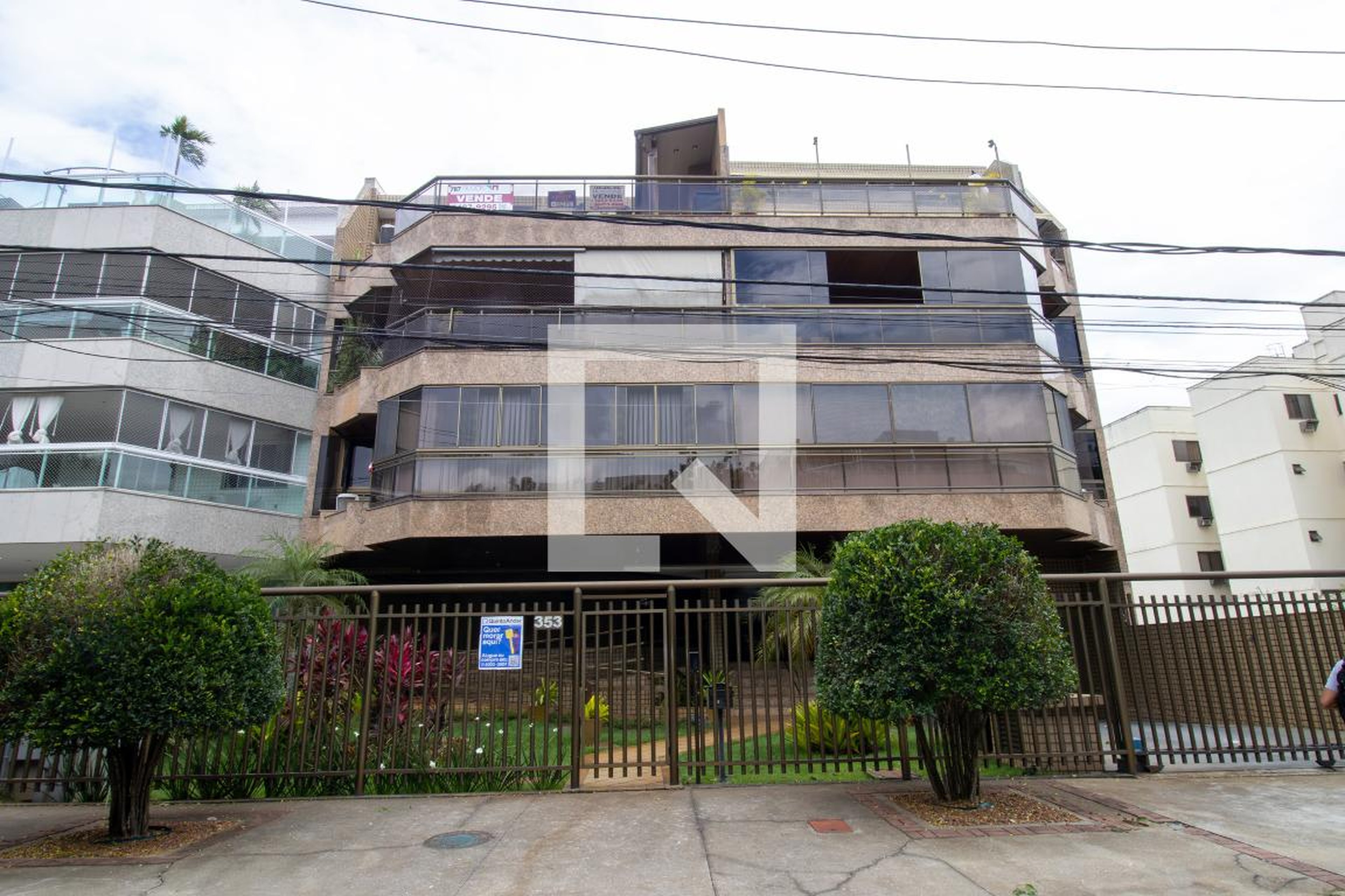 Fachada Condomínio em Rua Luiz Paulistano, 353