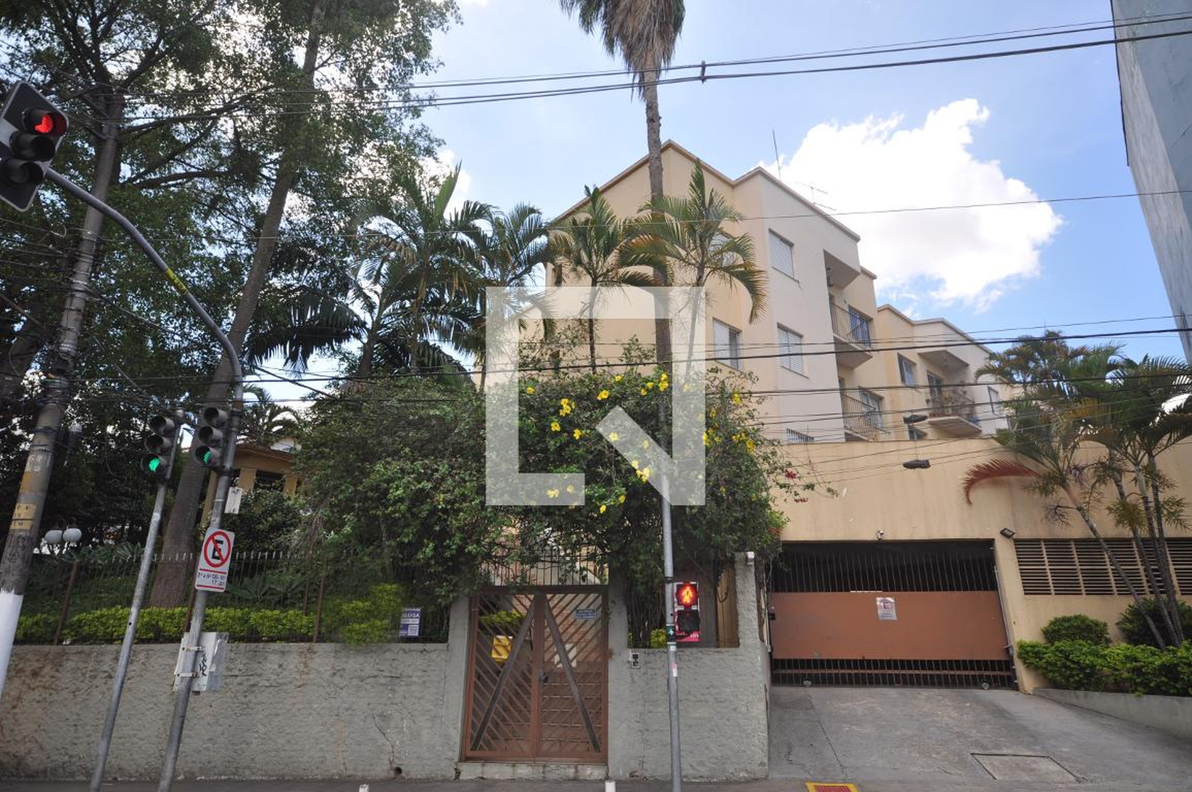 Fachada Condomínio em Rua Maria Amália Lopes Azevedo, 594