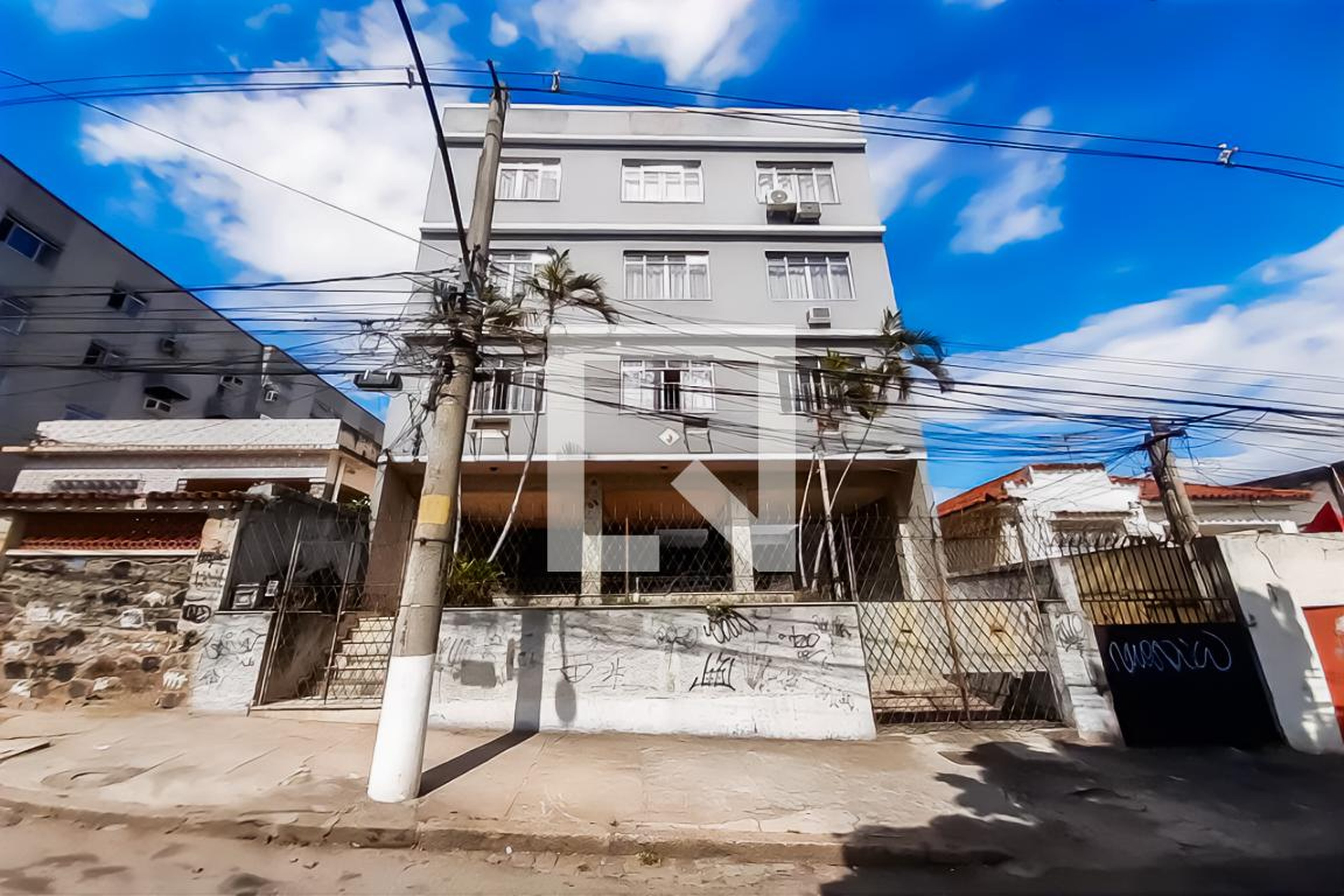 Fachada Condomínio em Rua Luísa Valê, 54