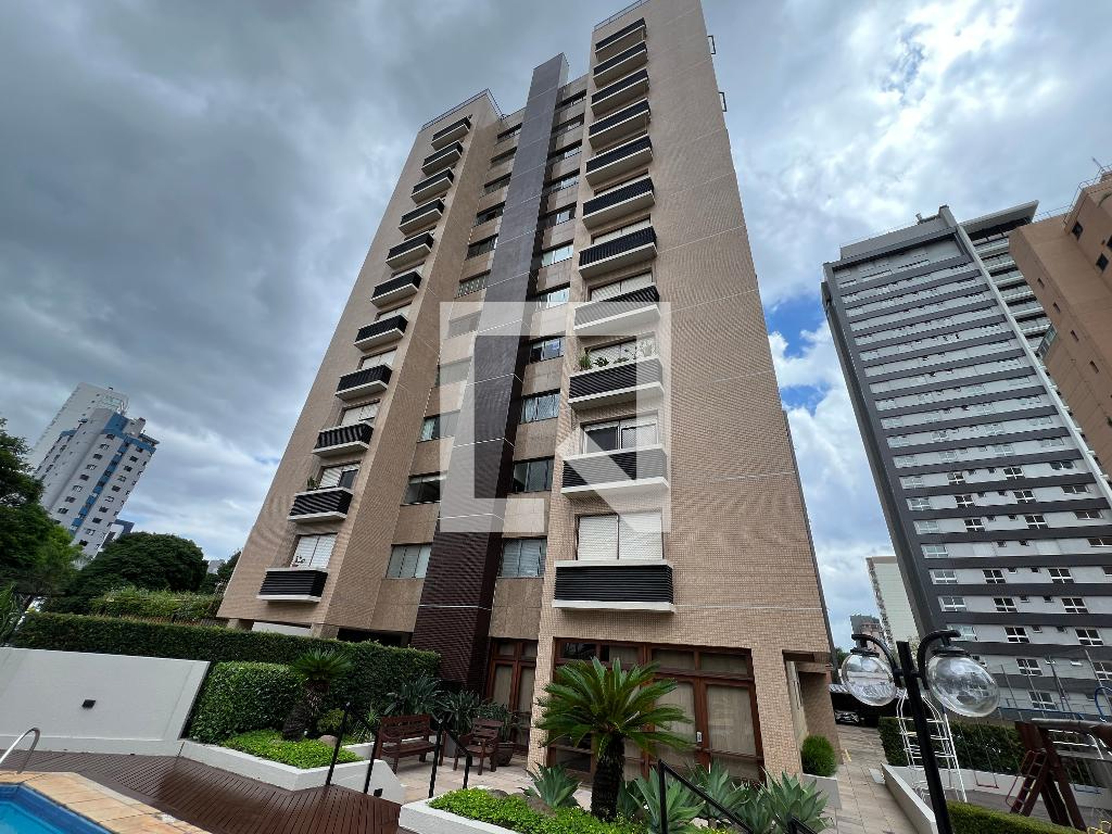 Fachada do prédio Condomínio em Avenida Doutor Maurício Cardoso, 1655