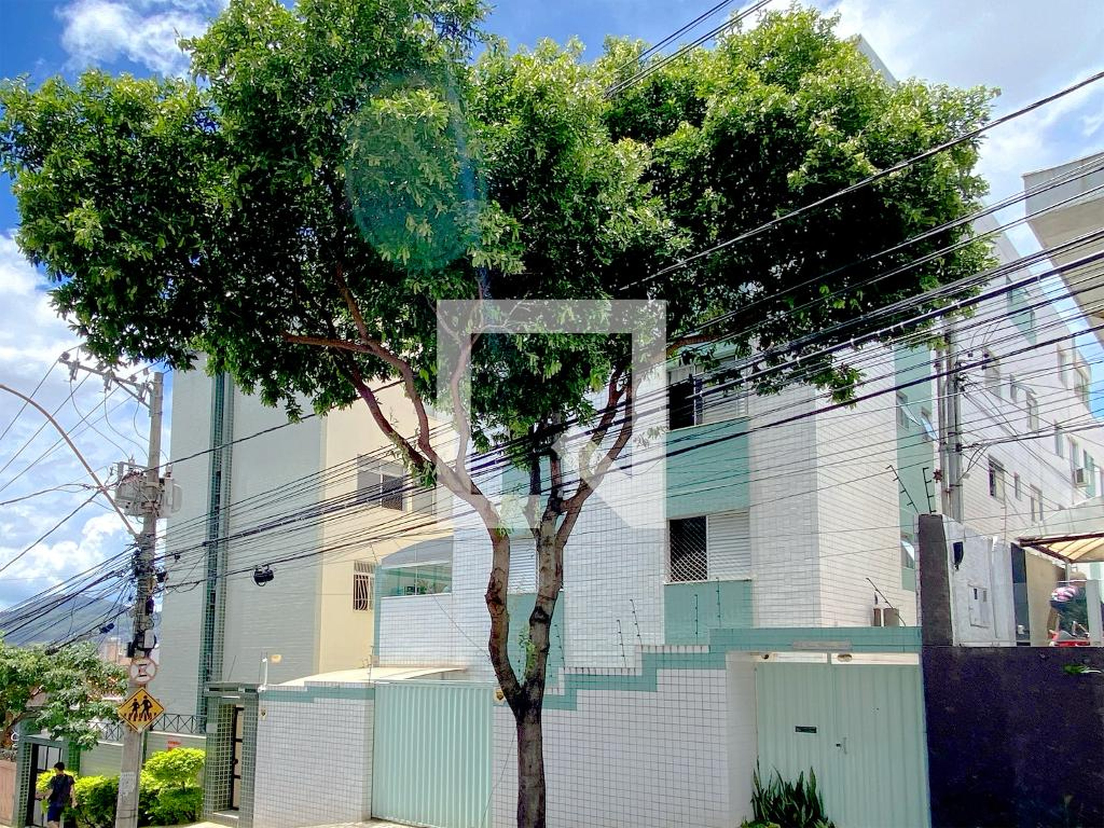 Fachada Condomínio em Rua Ponte Nova, 624