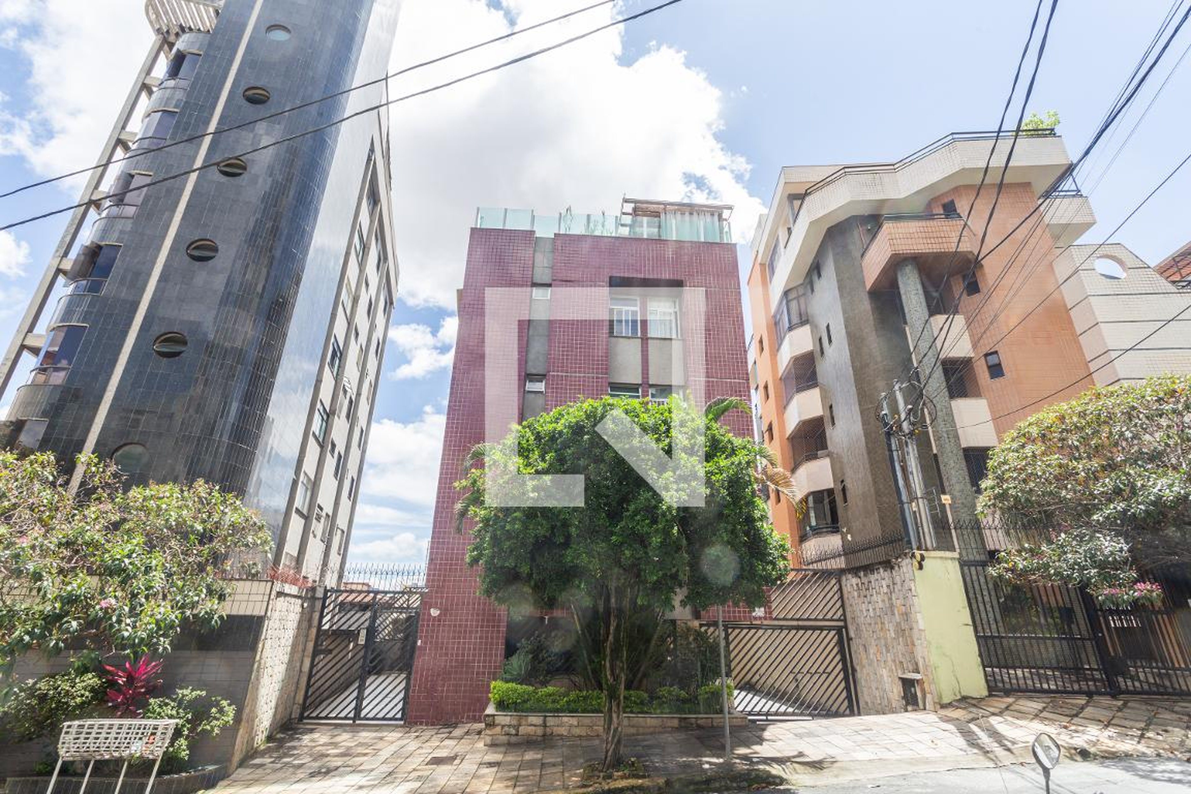 Fachada Condomínio em Rua Suzana Furtado de Oliveira, 57