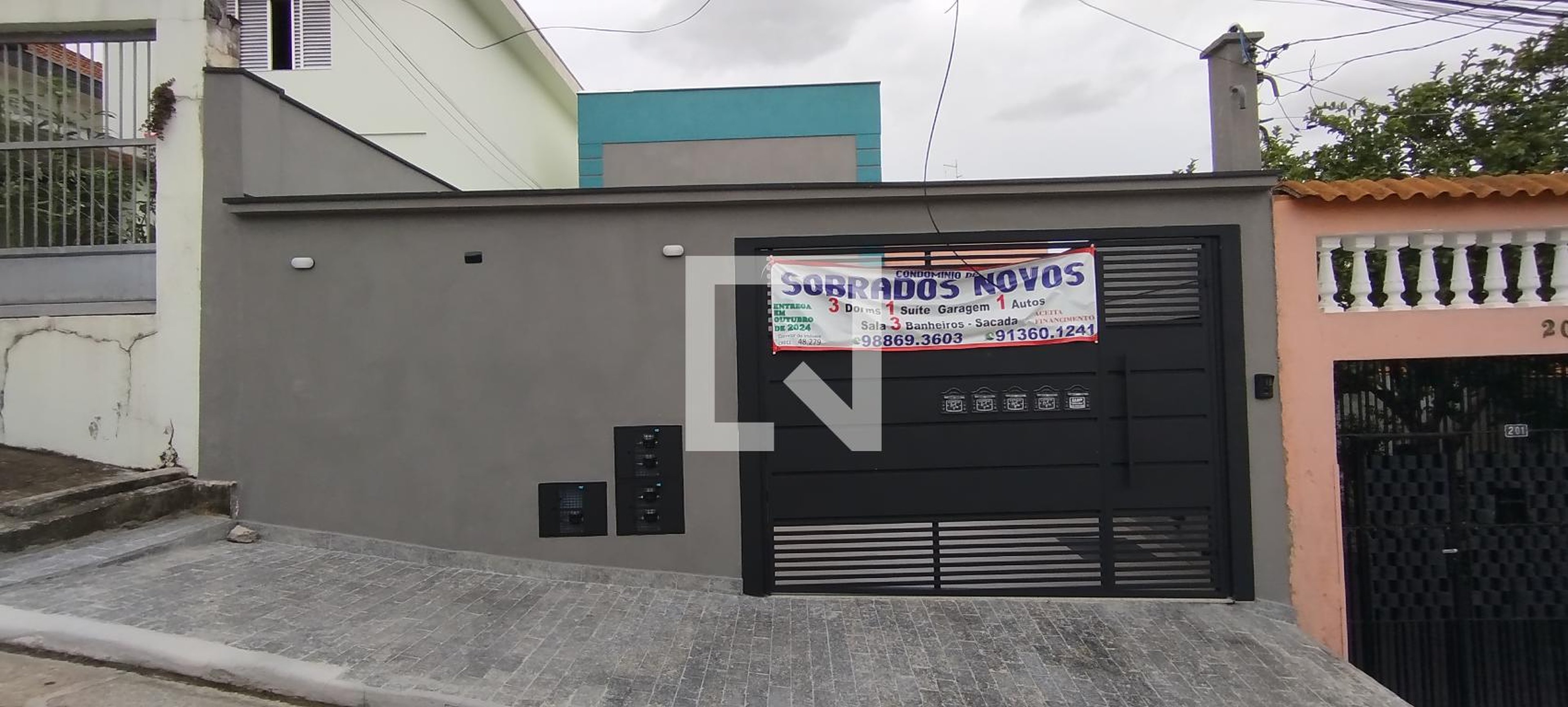 Fachada Condomínio em Rua Cesário dos Santos, 199