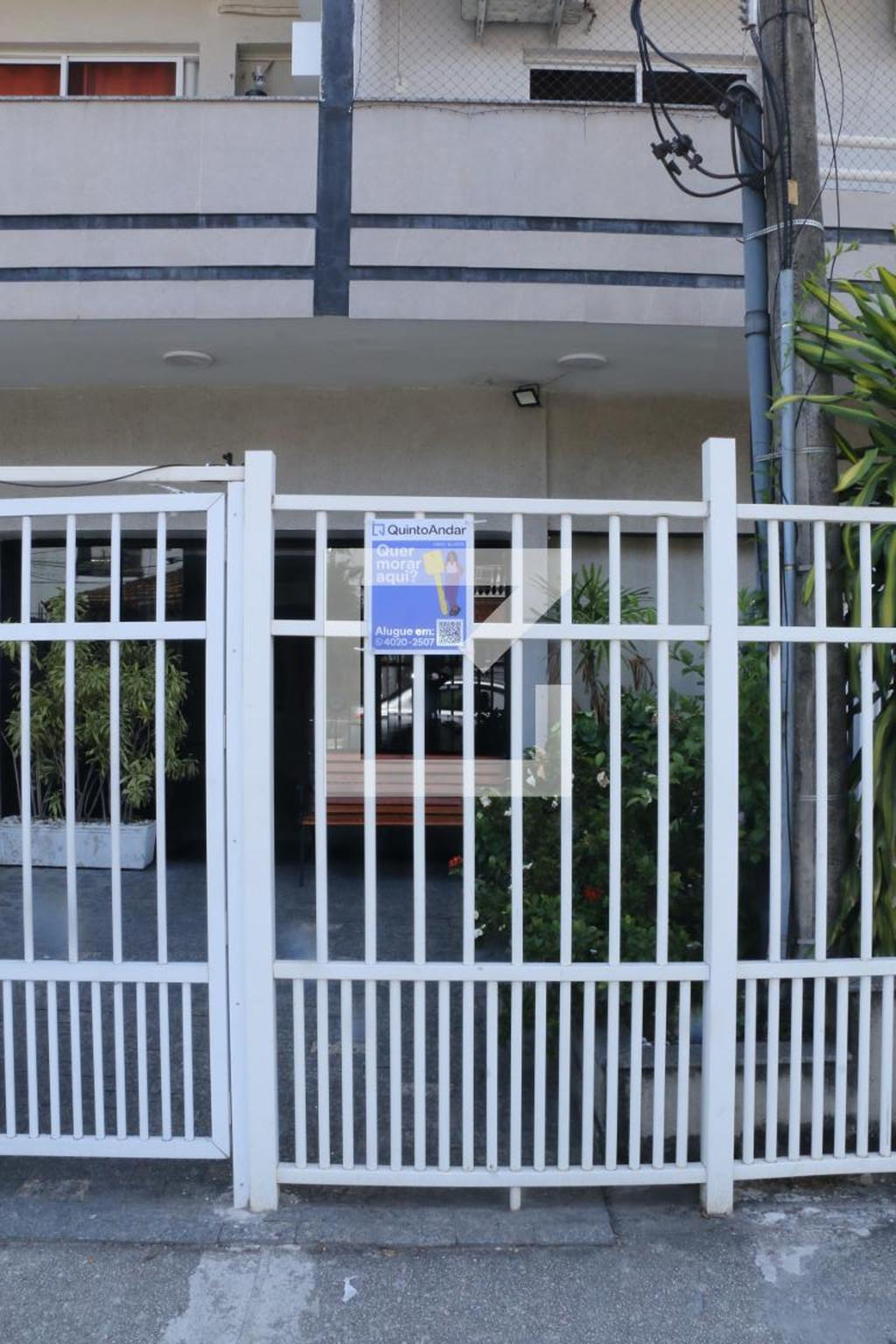 Fachada Condomínio em Rua Benjamim Chambarelli, 140