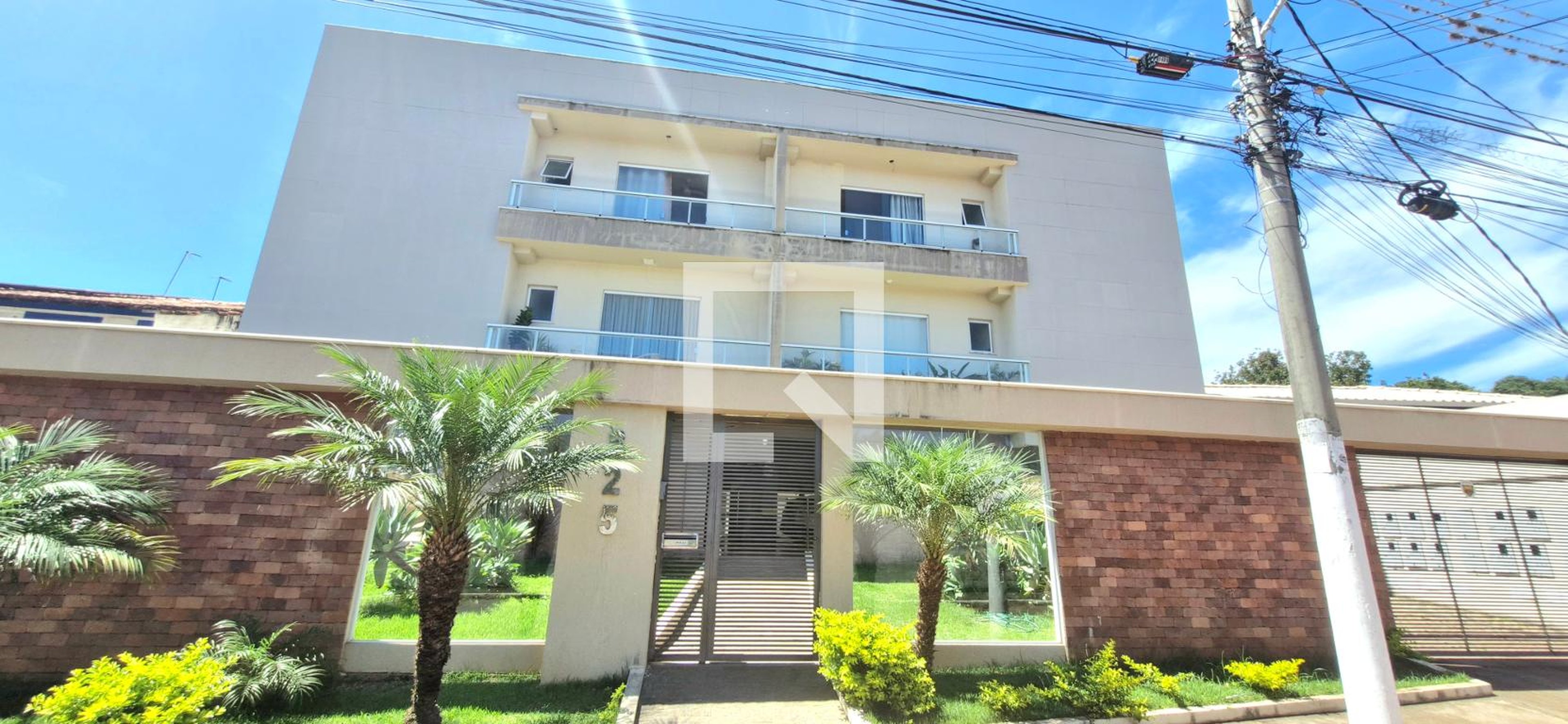 Fachada do prédio Condomínio em Rua Vereador Ildeu Viana Matos, 825