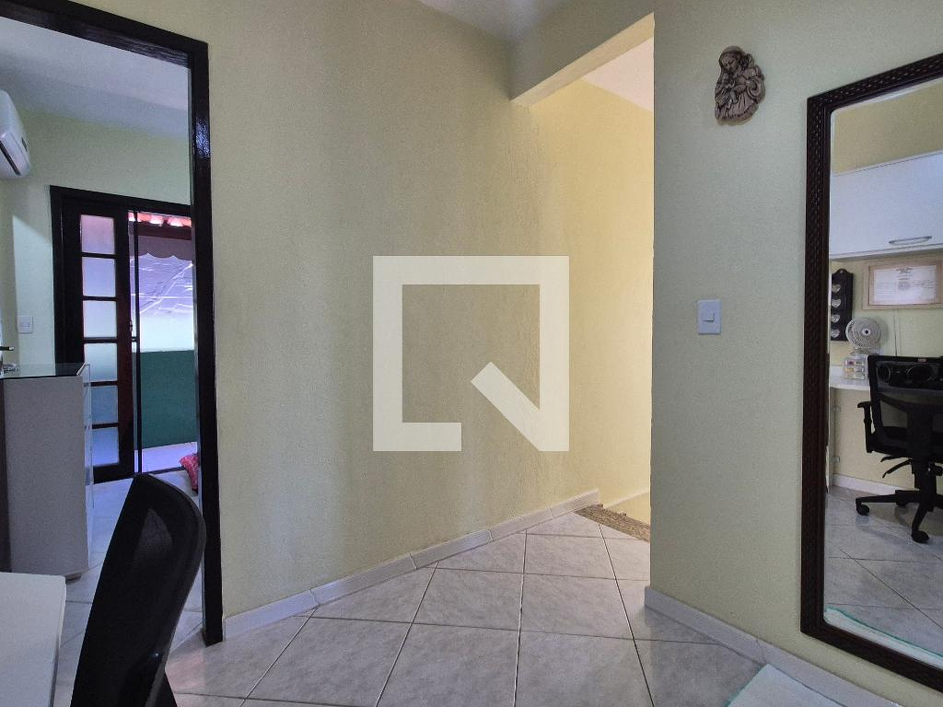 Hall - Mont Serrat II