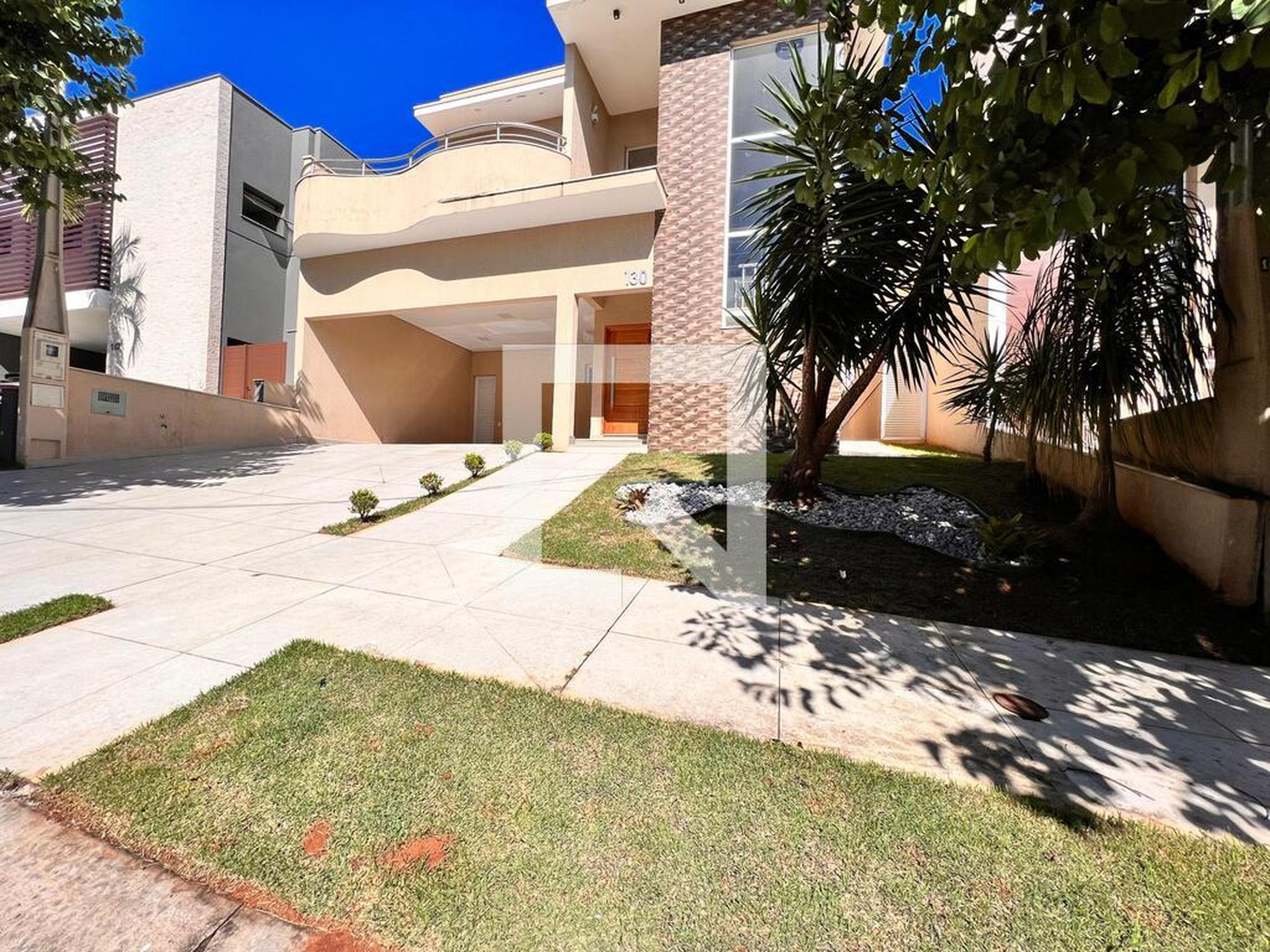 Fachada Condomínio em Rua Cláudio Sebastião Piccolo, 130