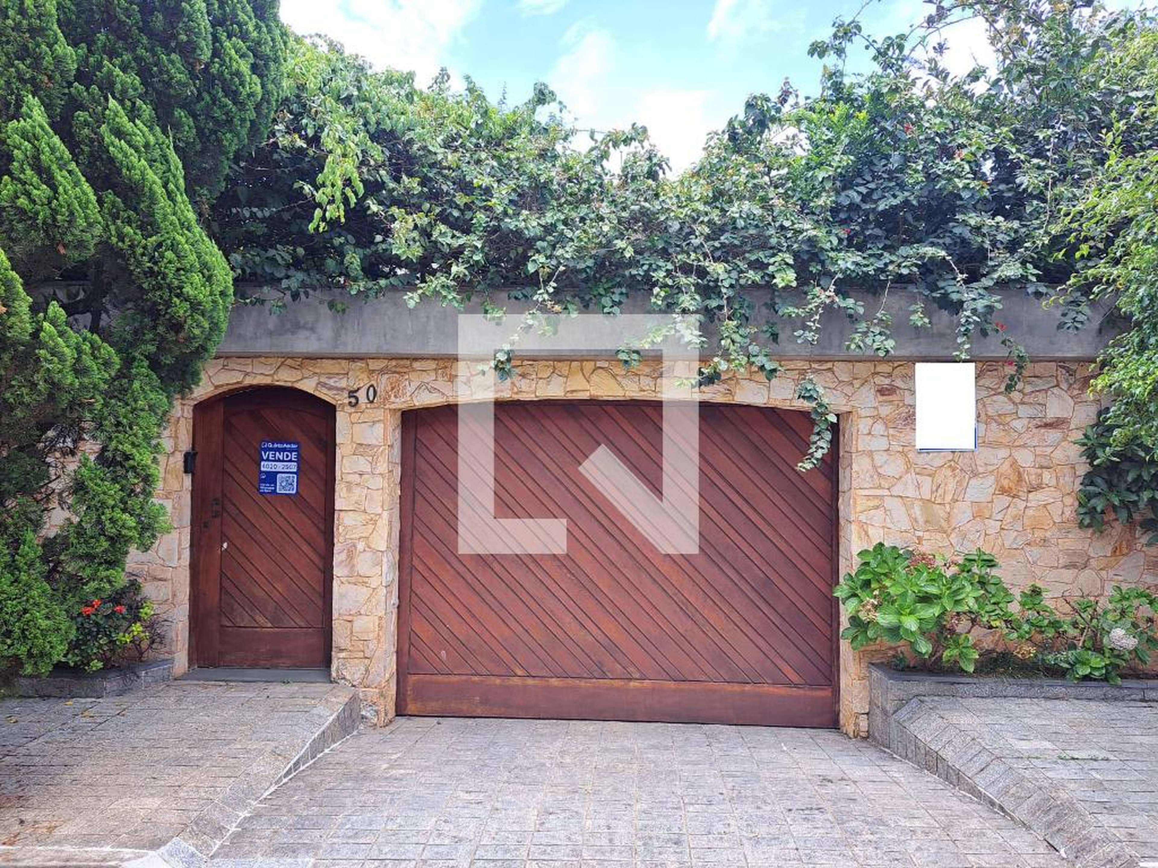 Fachada Condomínio em Rua Gabriel Quadros, 50