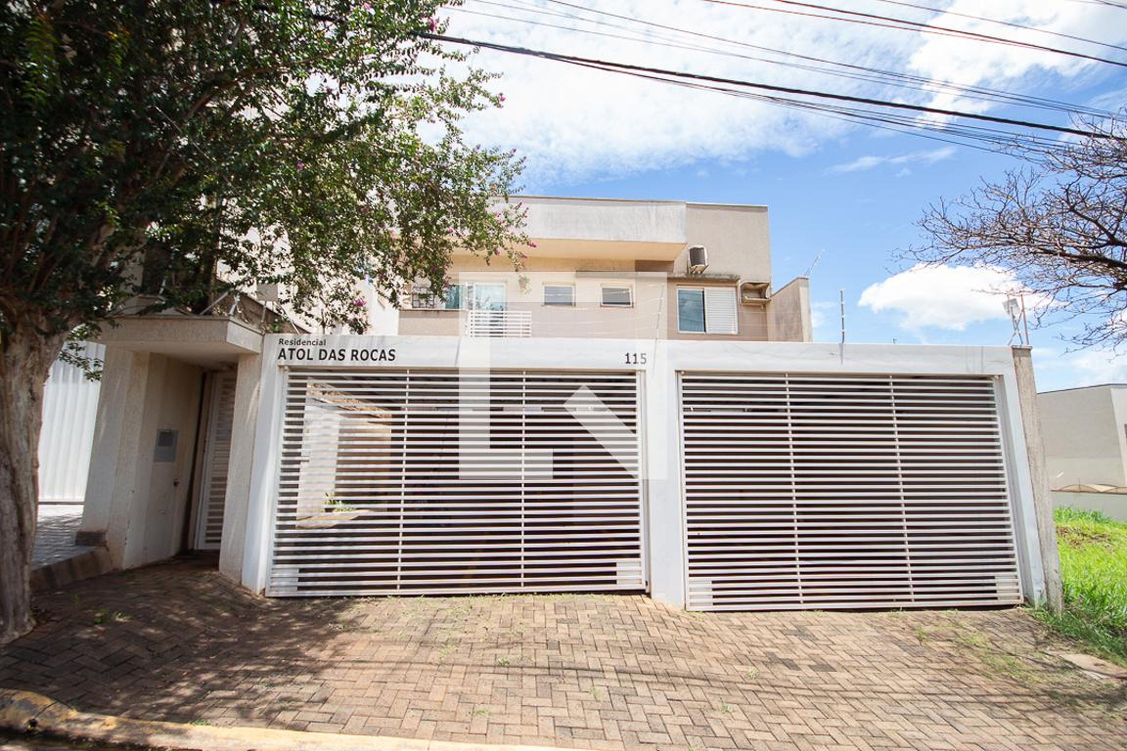 Fachada Condomínio em Rua Vicente Tronco, 115