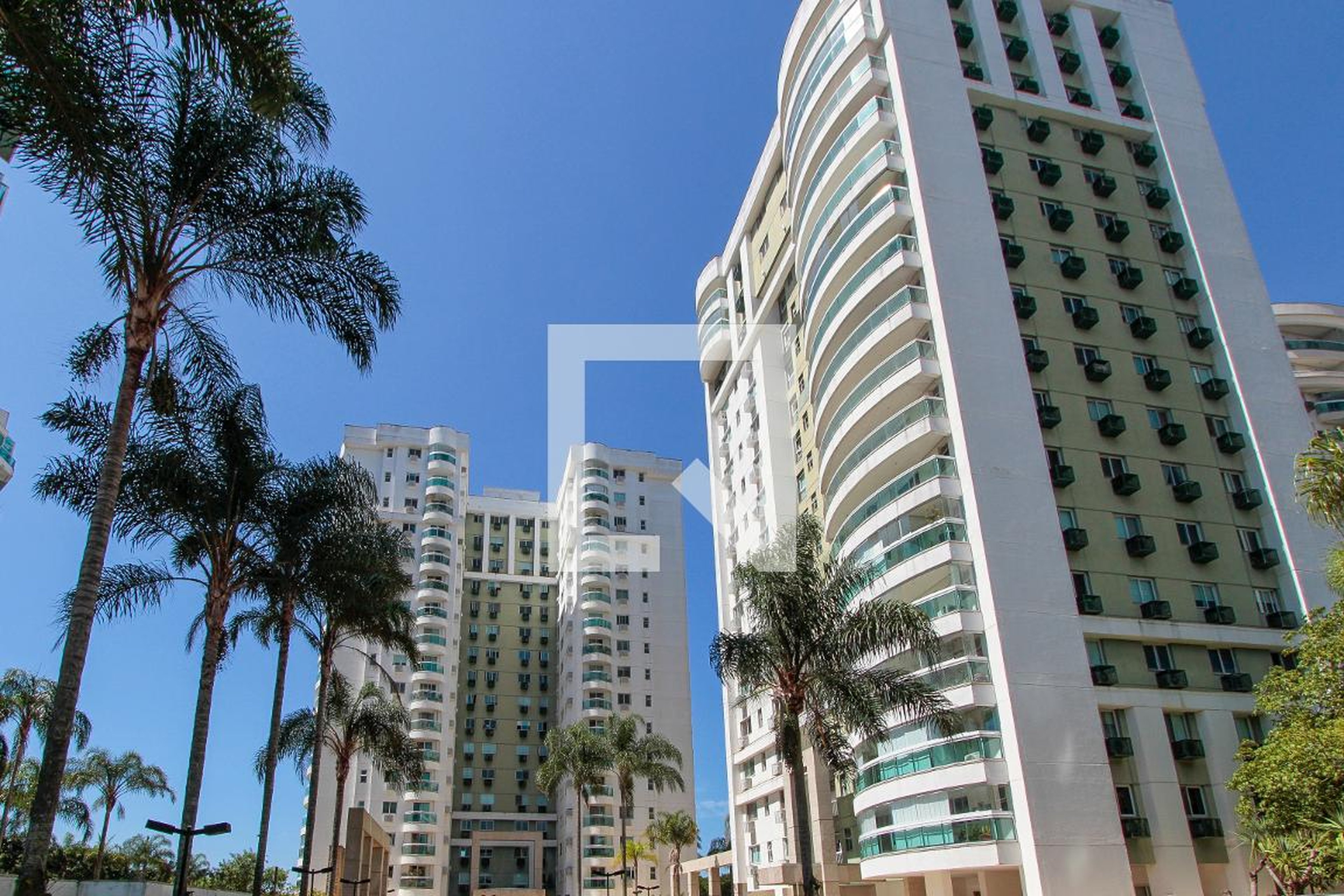 Fachada Condomínio em Avenida das Américas, 95