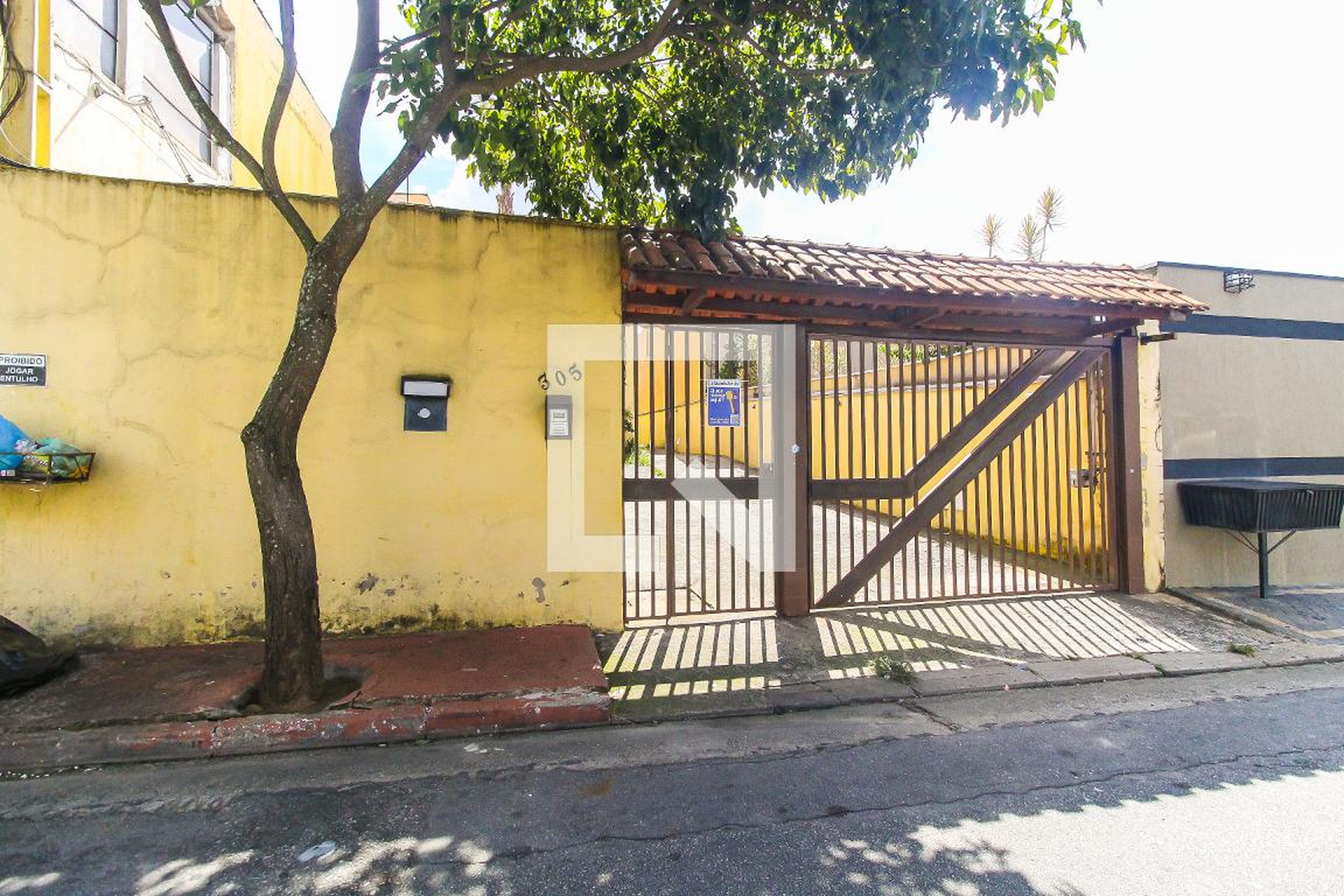 Fachada Condomínio em Rua Juçaral, 305