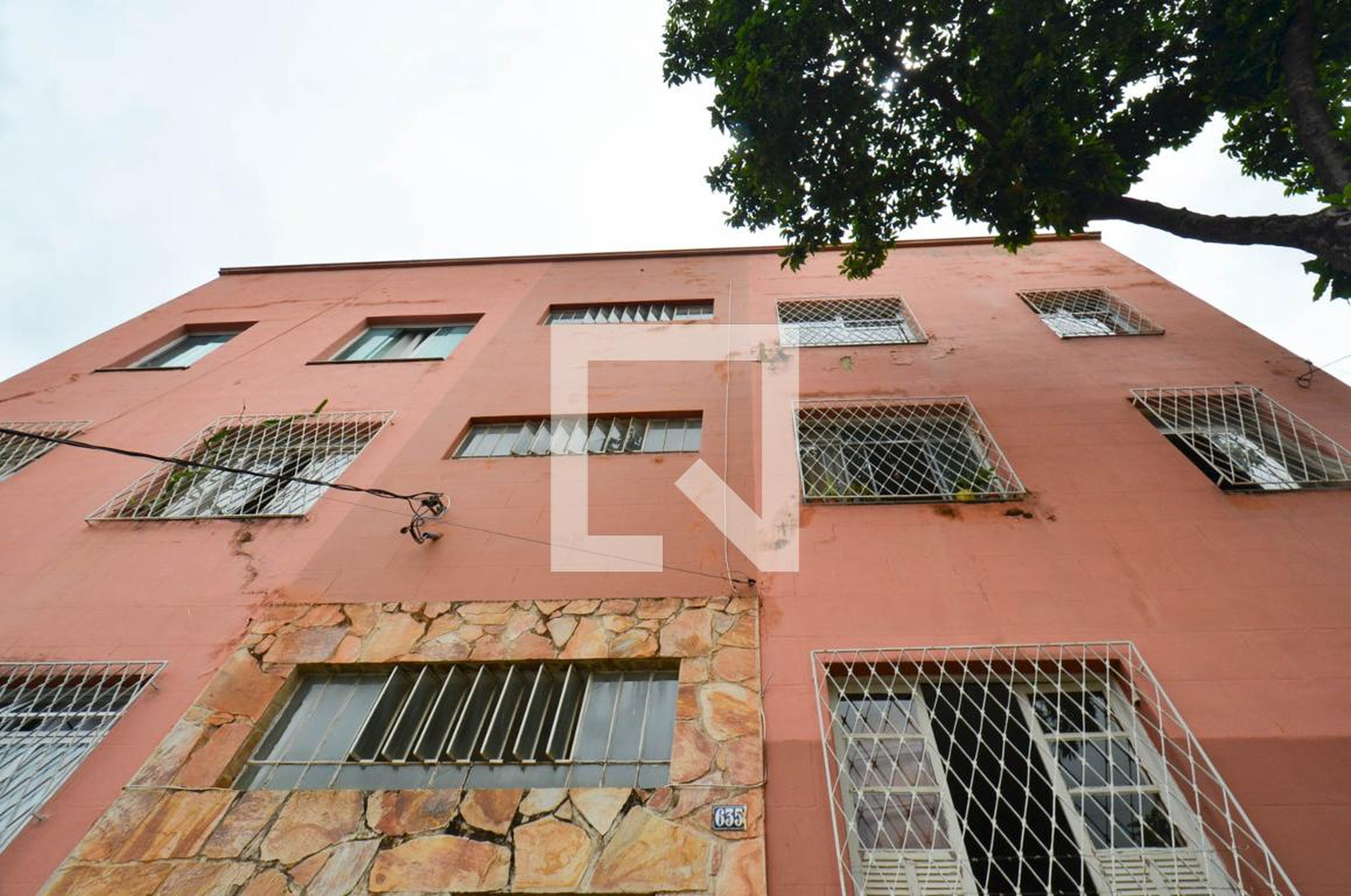 Fachada Condomínio em Rua Santa Bárbara, 635