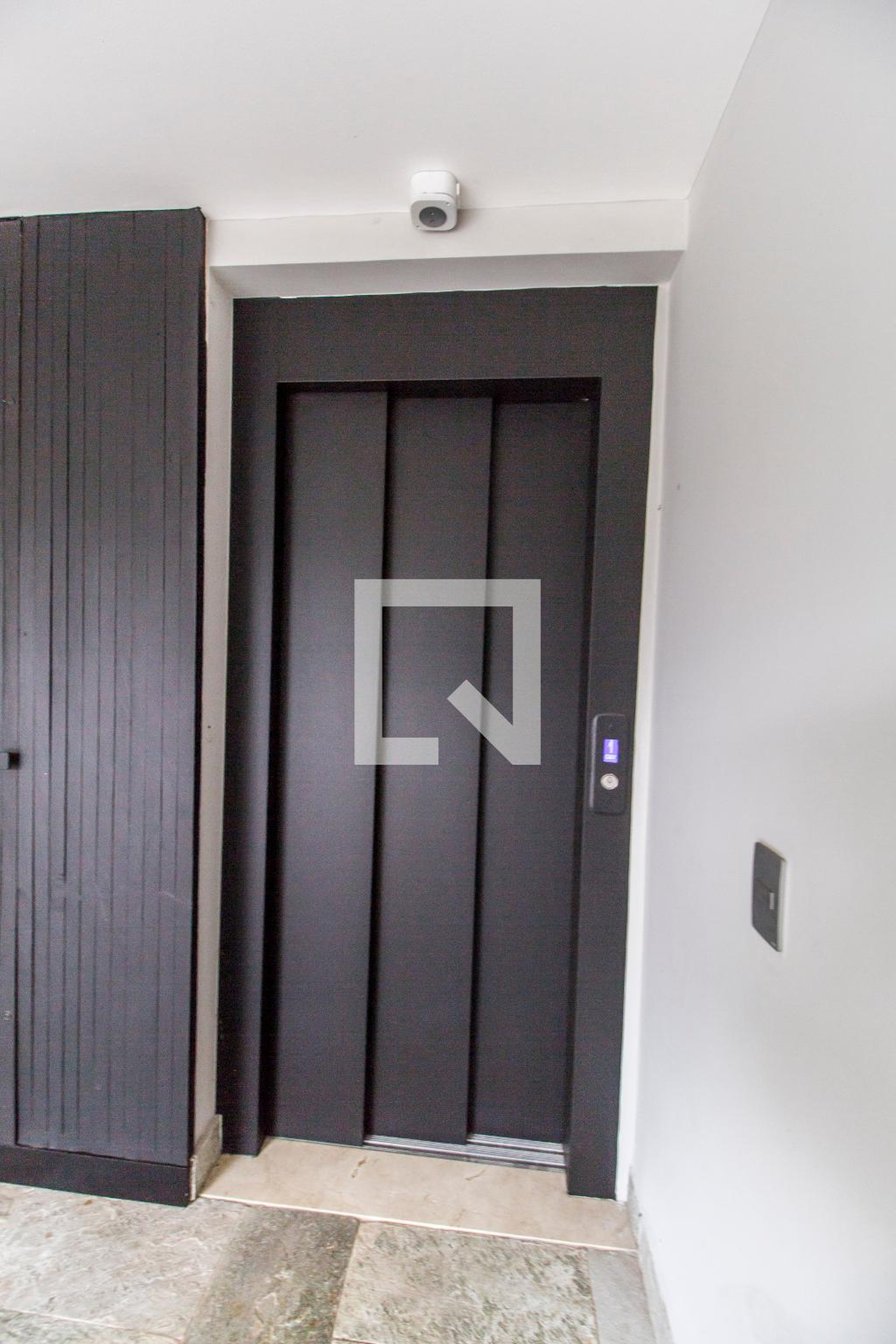 Entrada Condomínio em Alameda Piracicaba, 141