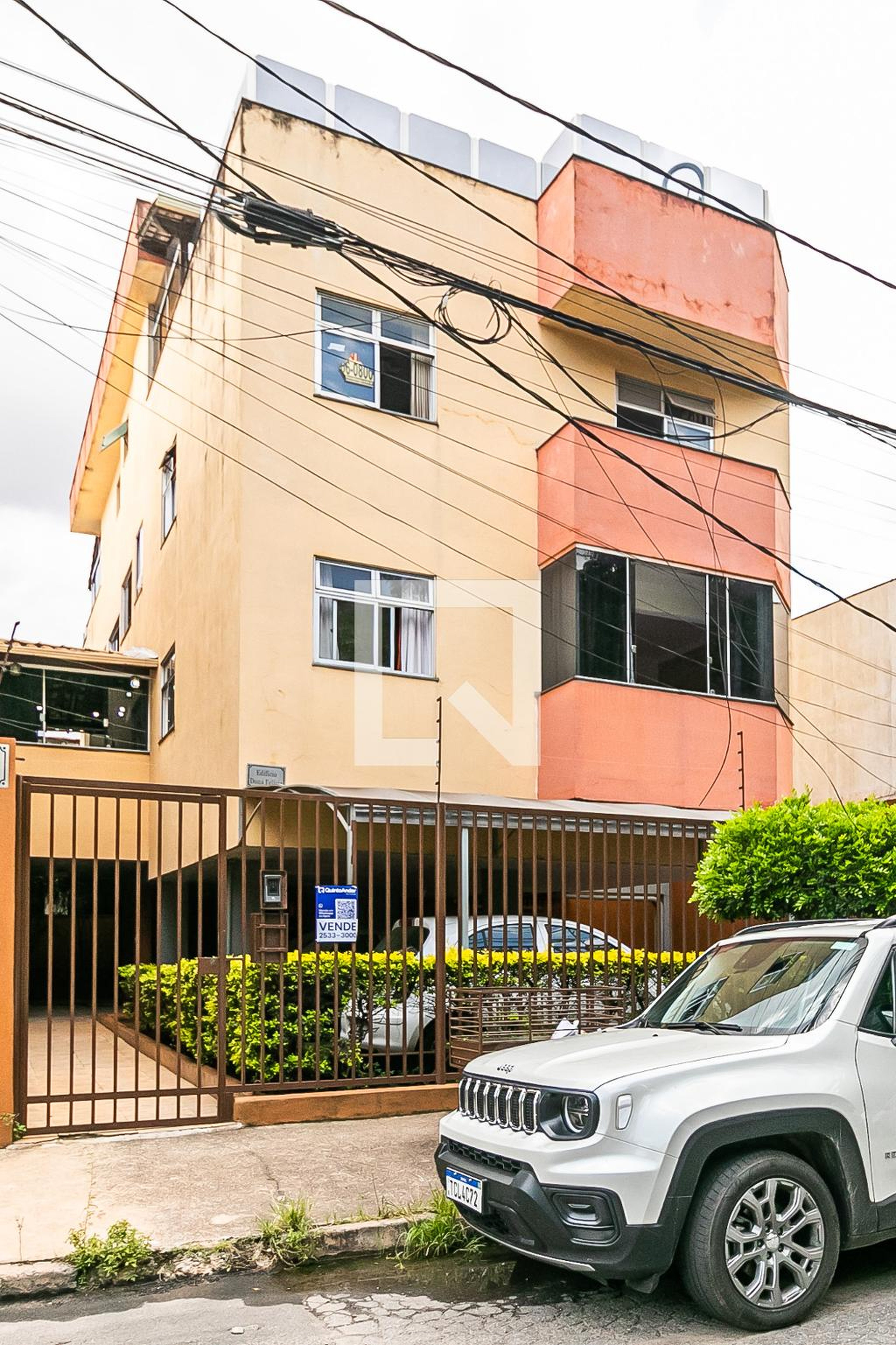 Fachada Condomínio em Rua Zarife de Oliveira Dias, 203