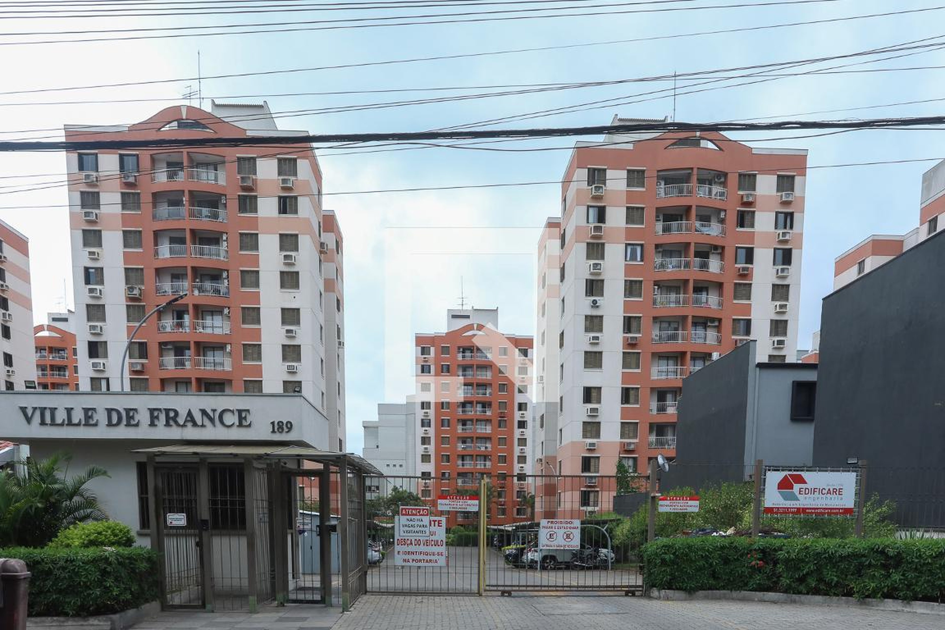 Fachada do Prédio Condomínio Ville de France