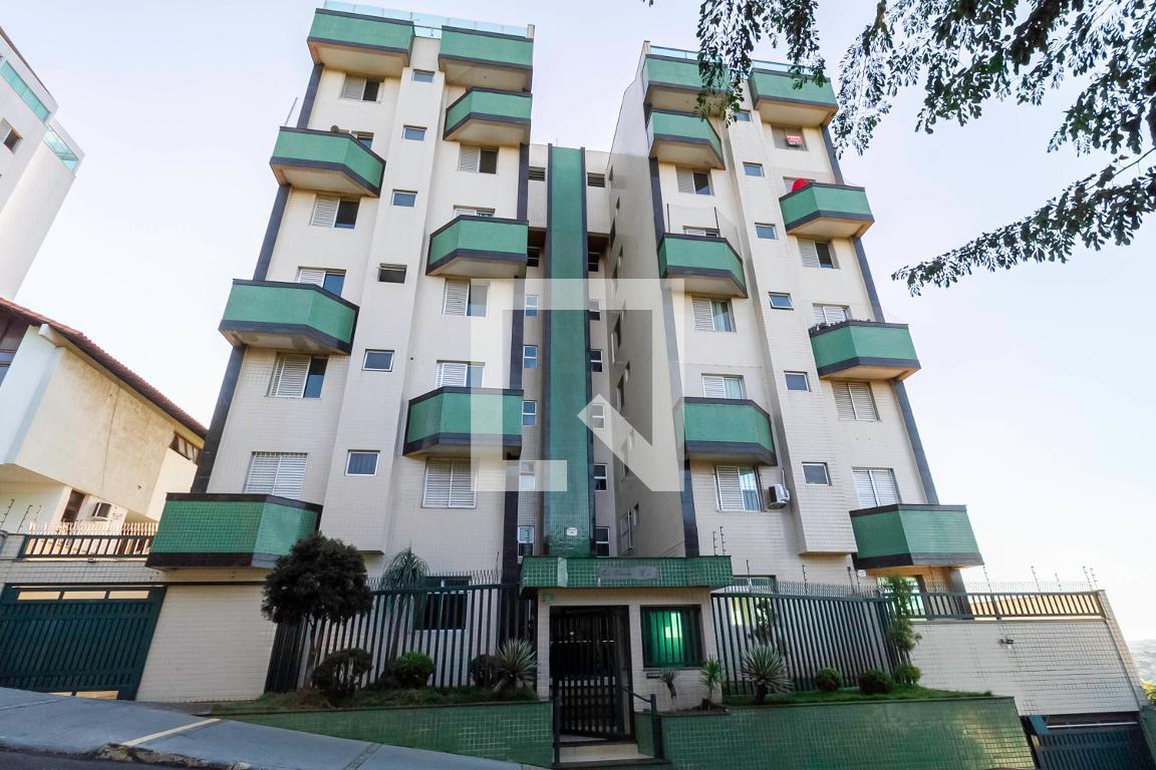 Fachada Condomínio em Rua Desembargador Paula Mota, 576