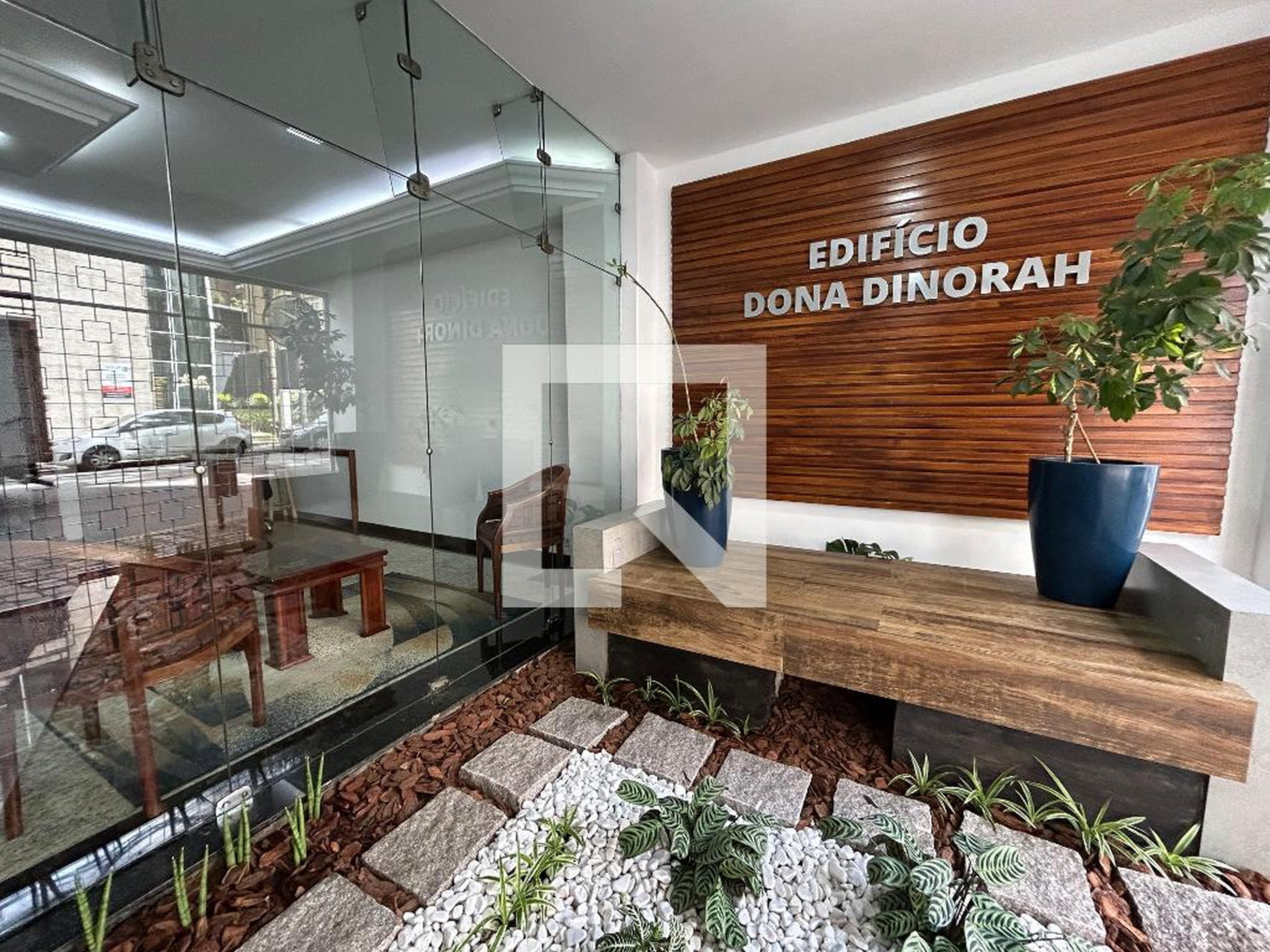 Hall de entrada Condomínio em Rua Visconde do Rio Branco, 1655