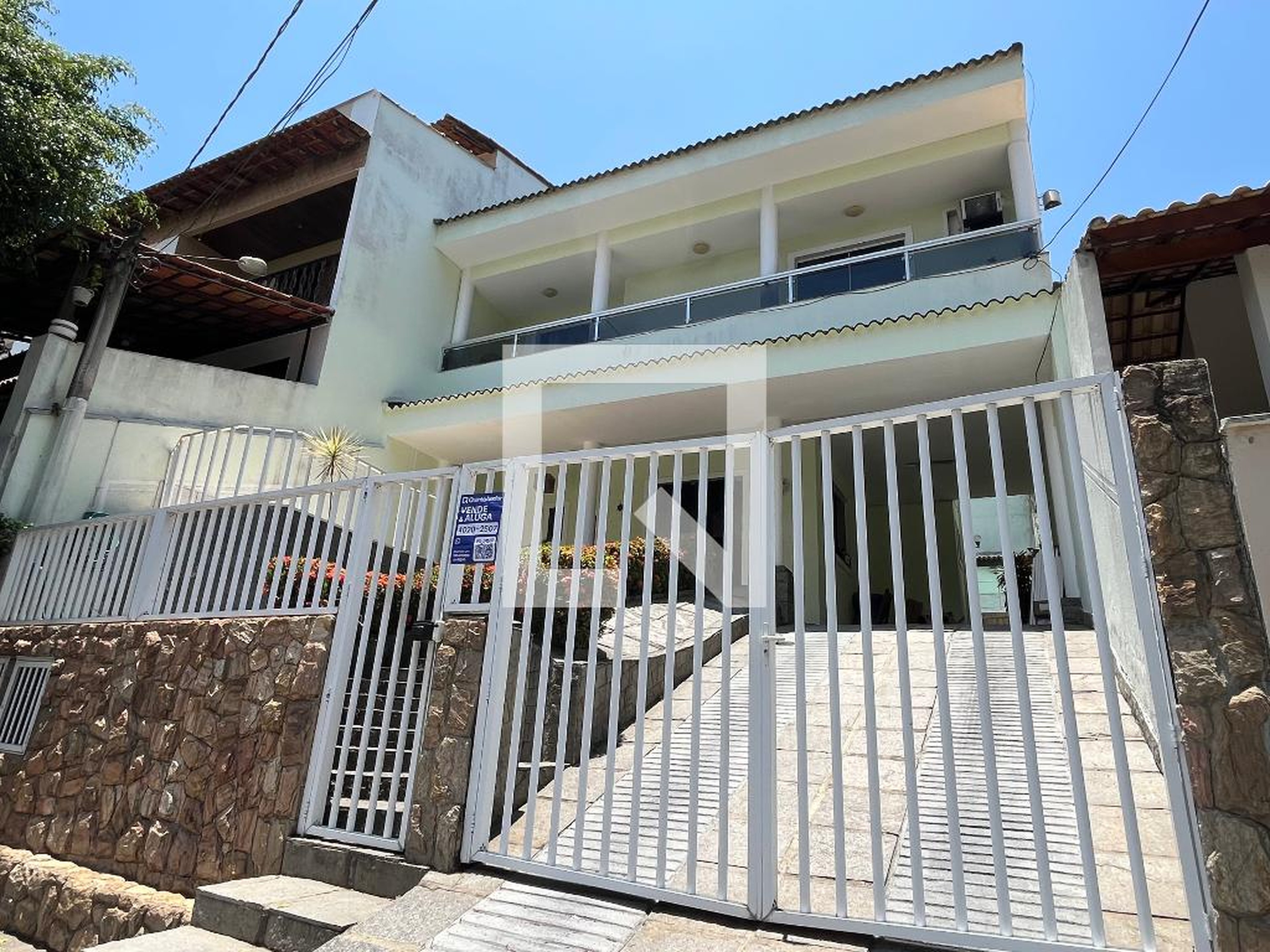 Fachada Condomínio em Rua Carmem Aguiar de Matos, 30