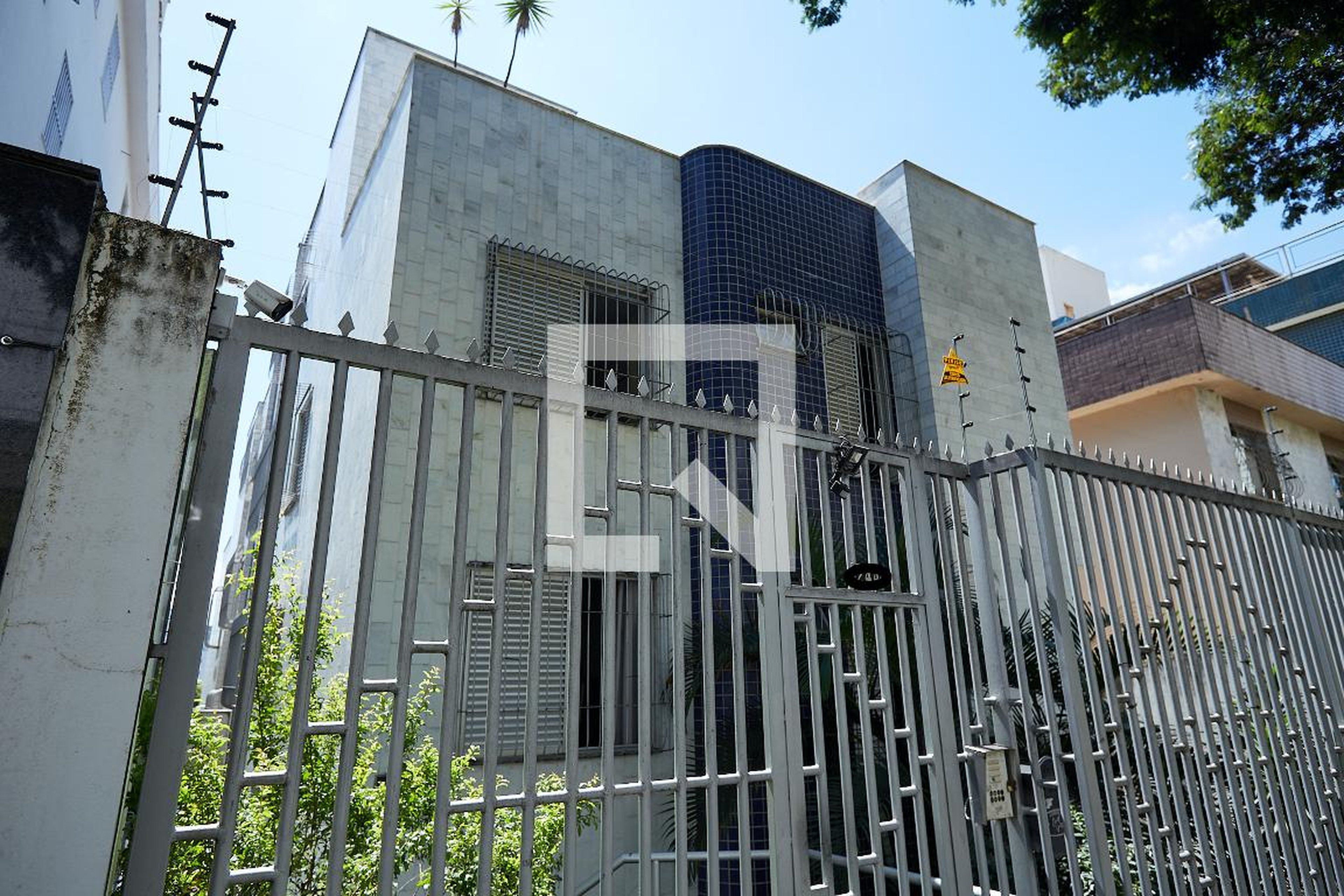 Fachada Condomínio em Rua Joviano Naves, 244