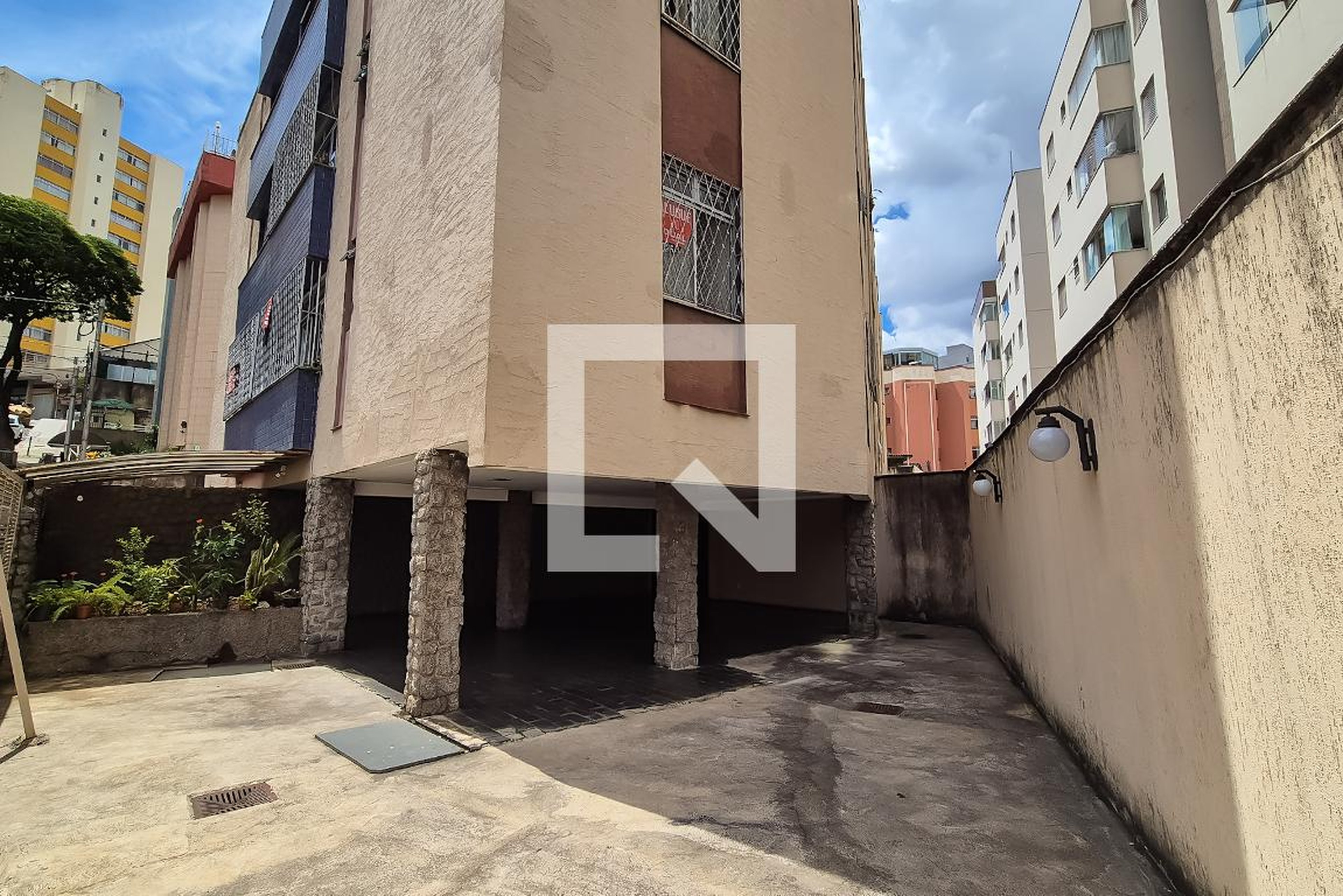 Entrada Condomínio em Rua Gávea, 12