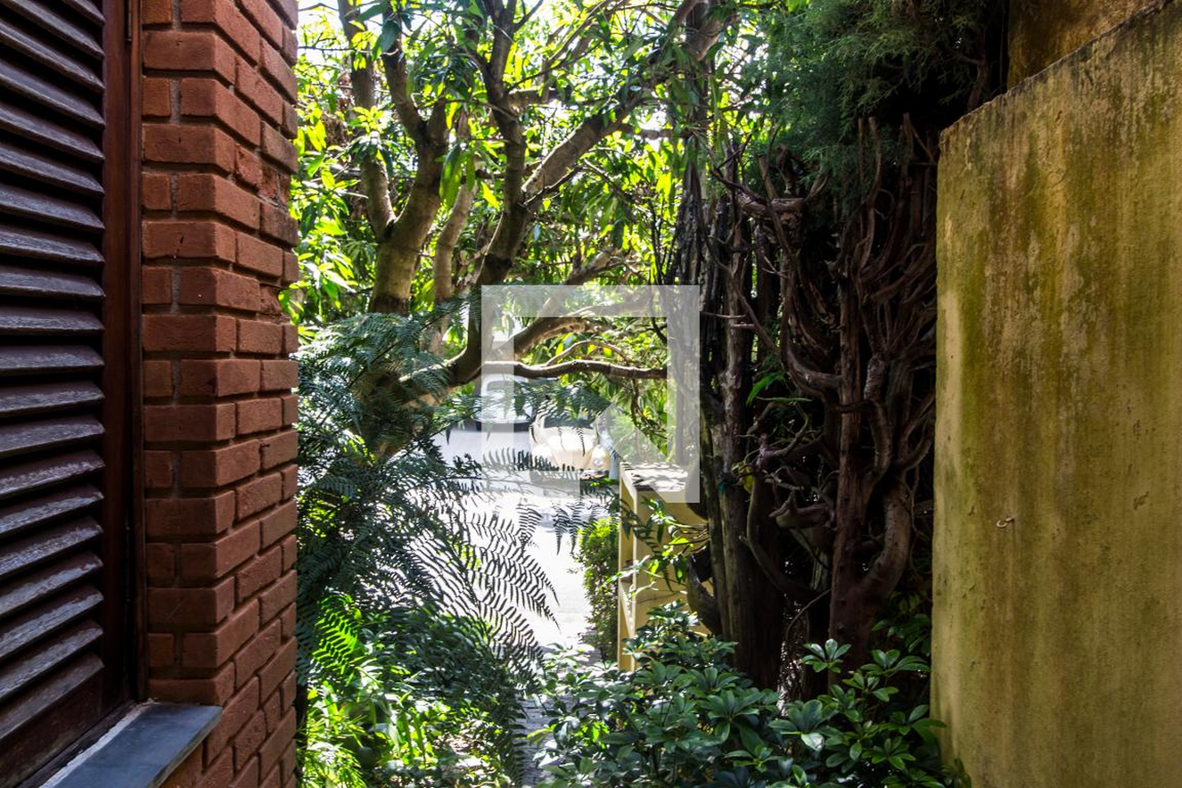 Entrada Condomínio em Alameda Ubatuba, 339