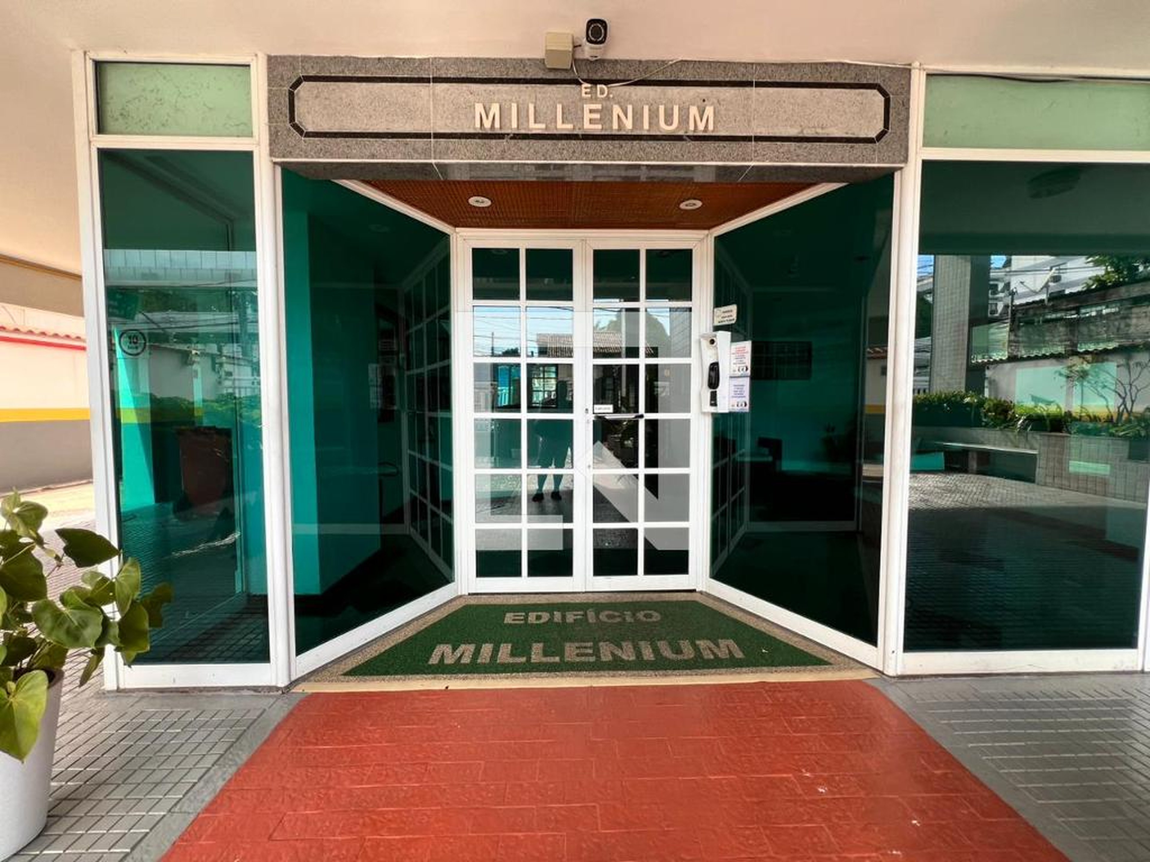 Hall de entrada Condomínio em Rua Comandante Rubens Silva, 230