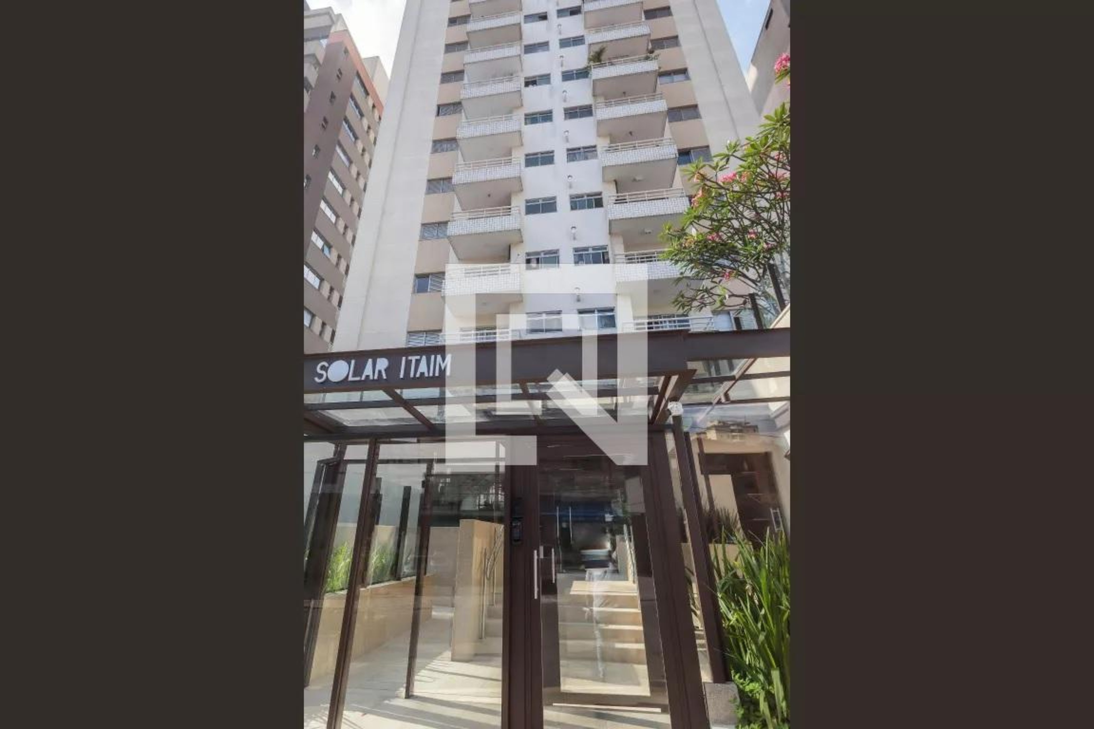 Fachada Condomínio em Rua Fiandeiras, 241