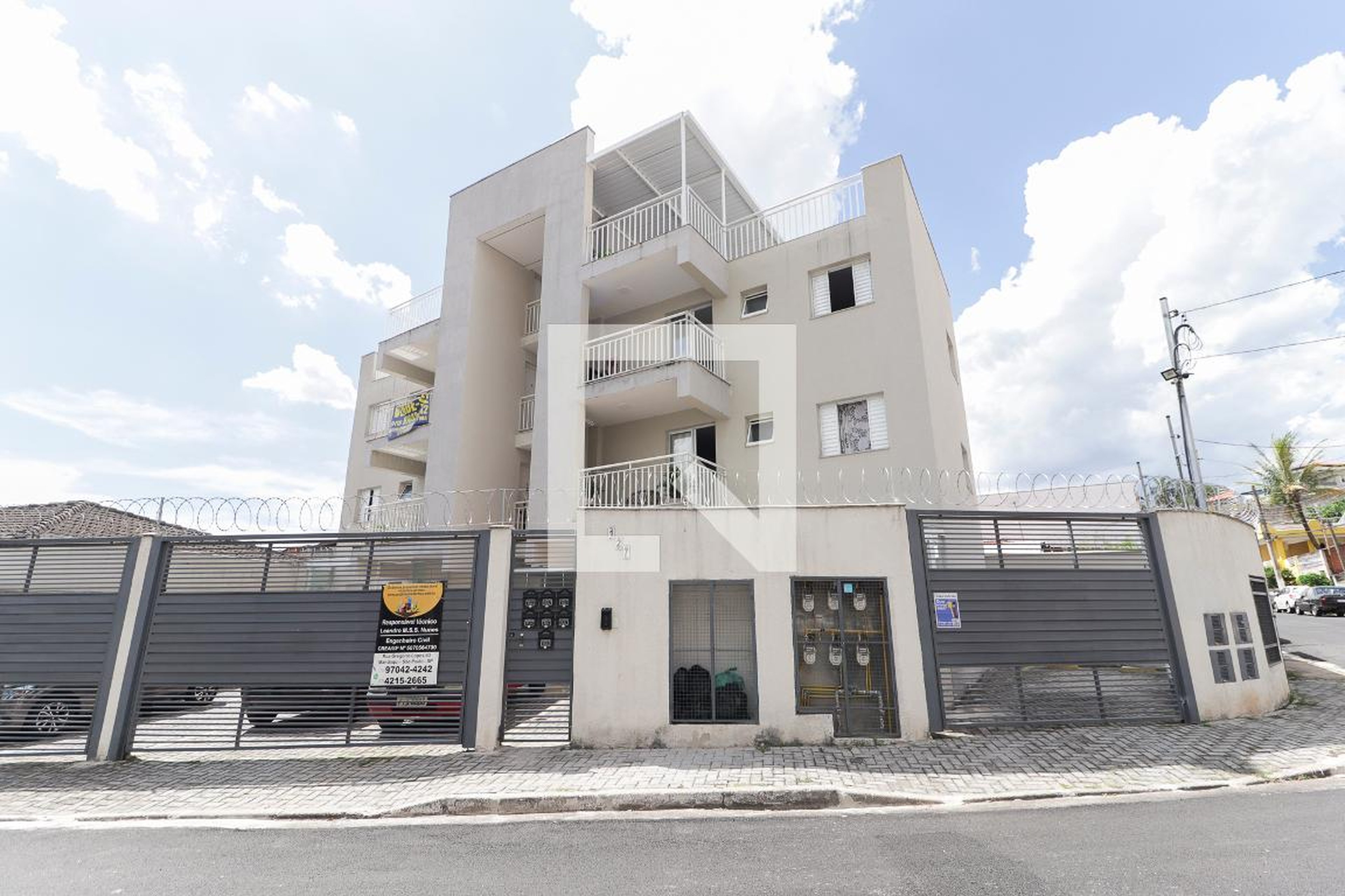 Fachada Condomínio em Rua João Lopes de Amorim, 127