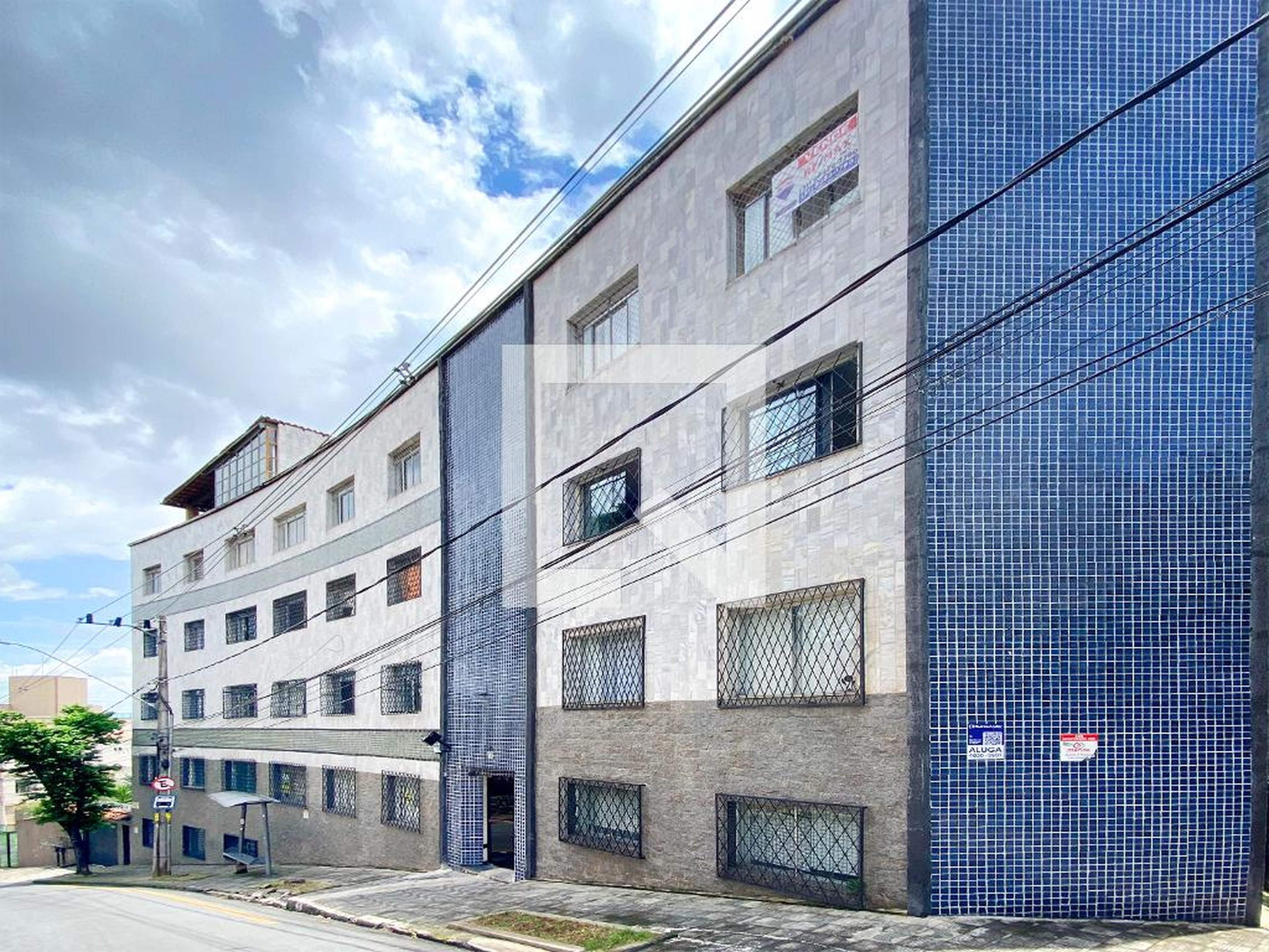 Fachada Condomínio em Rua São João Evangelista, 16