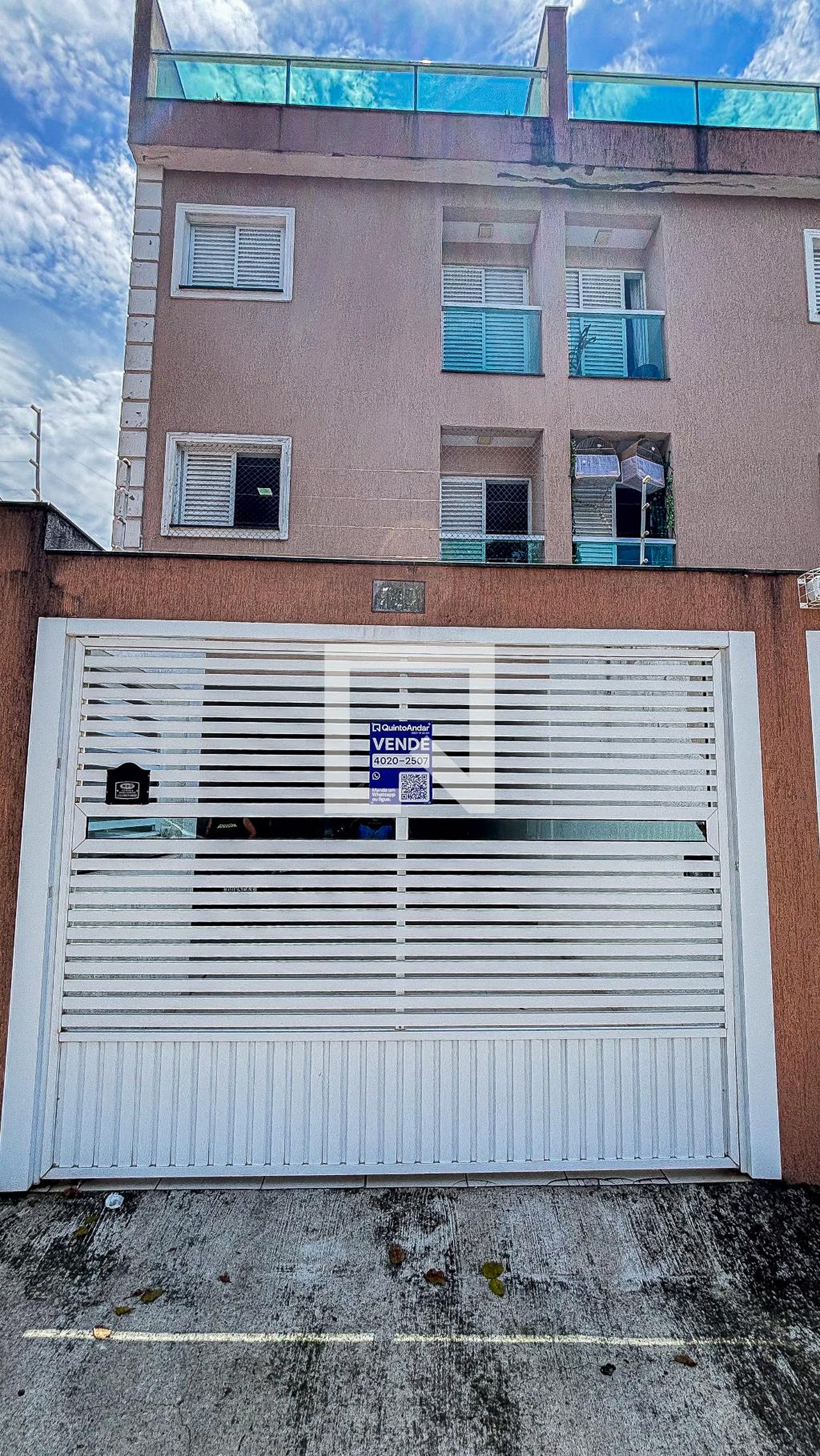 Fachada Condomínio em Rua Petrogrado, 749