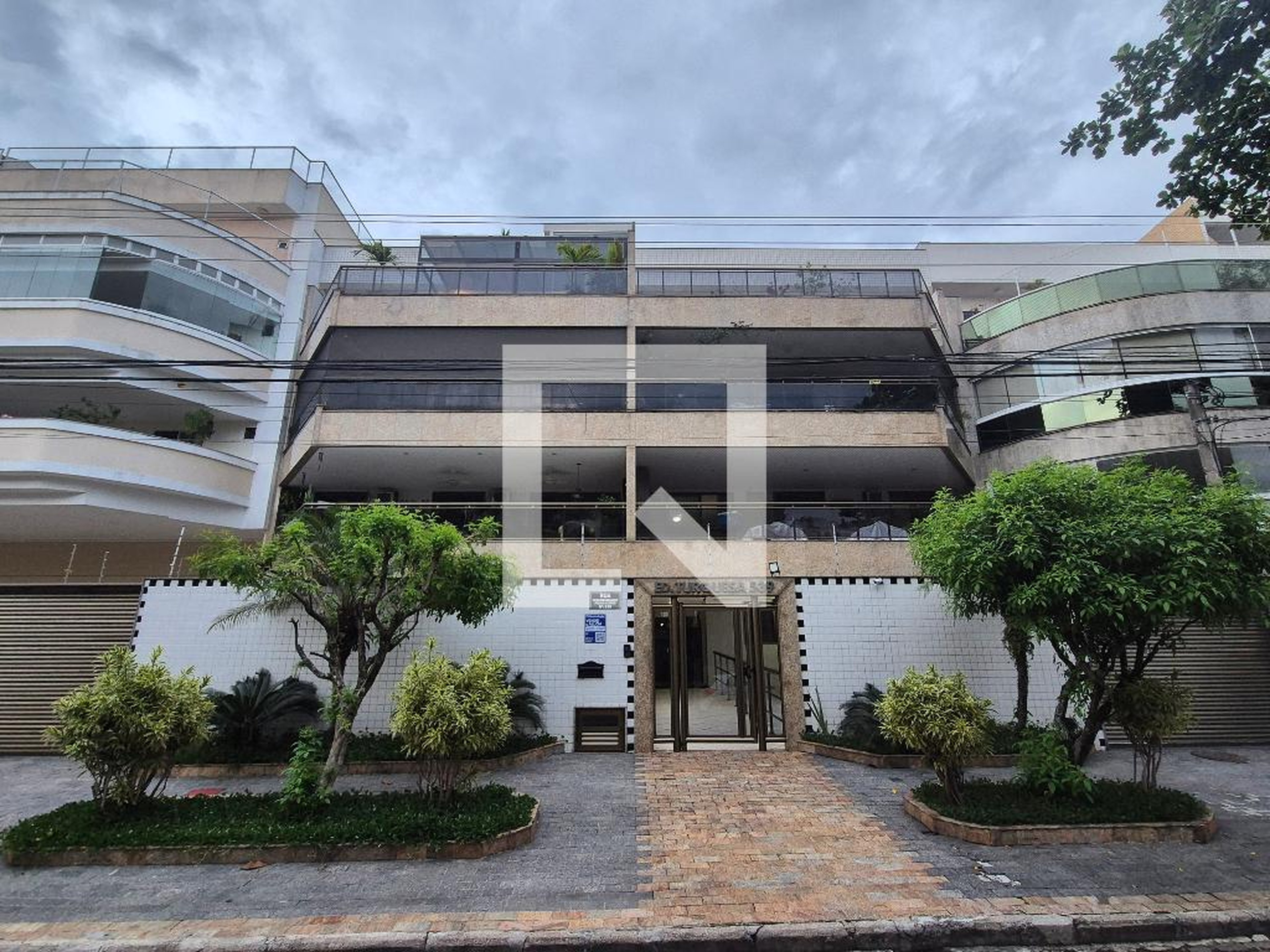 Fachada do Prédio Condomínio em Rua Desembargador Paulo Alonso, 539