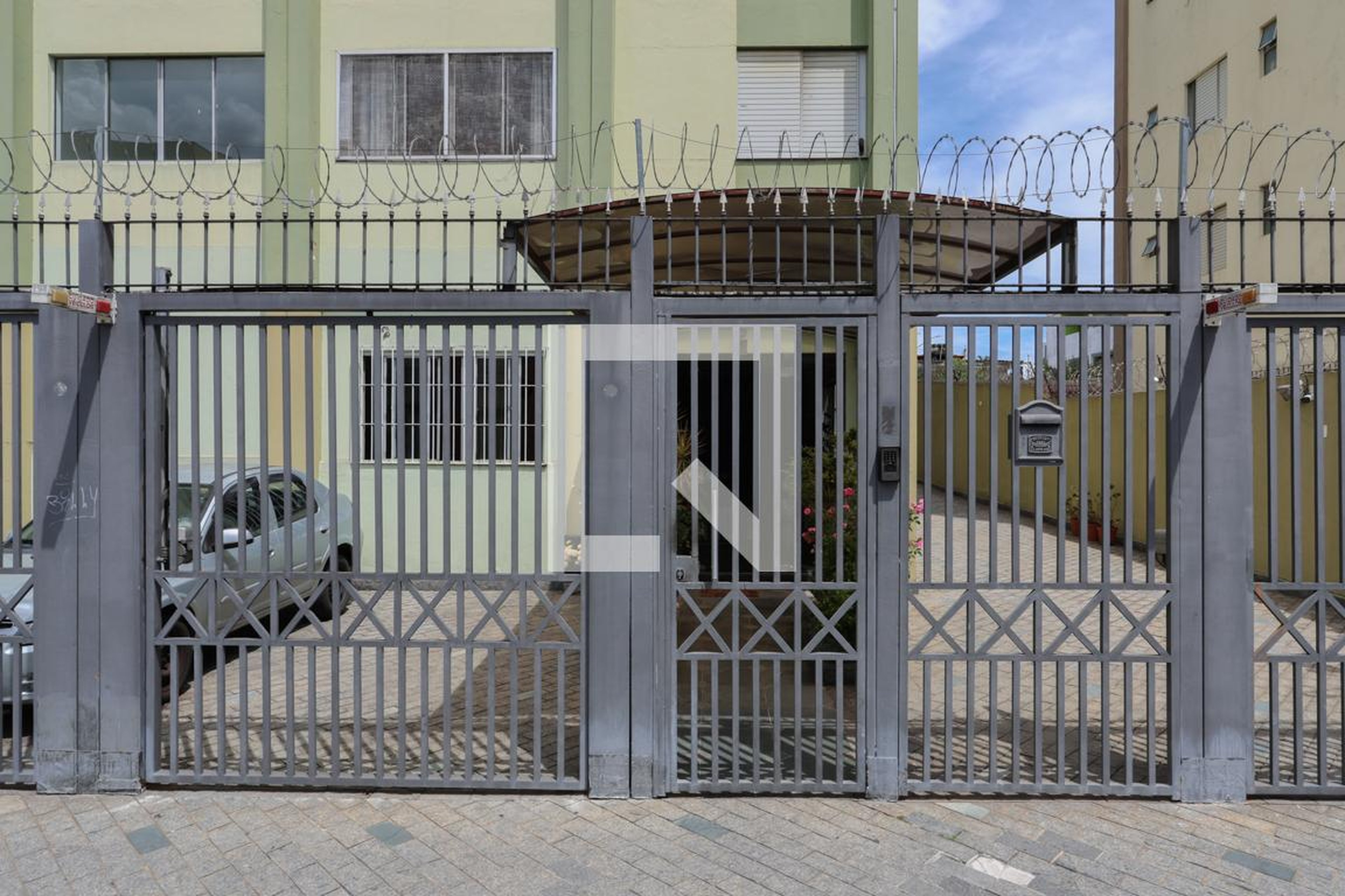 Fachada do condomínio Condomínio em Rua Julião Ferreira da Silva, 271