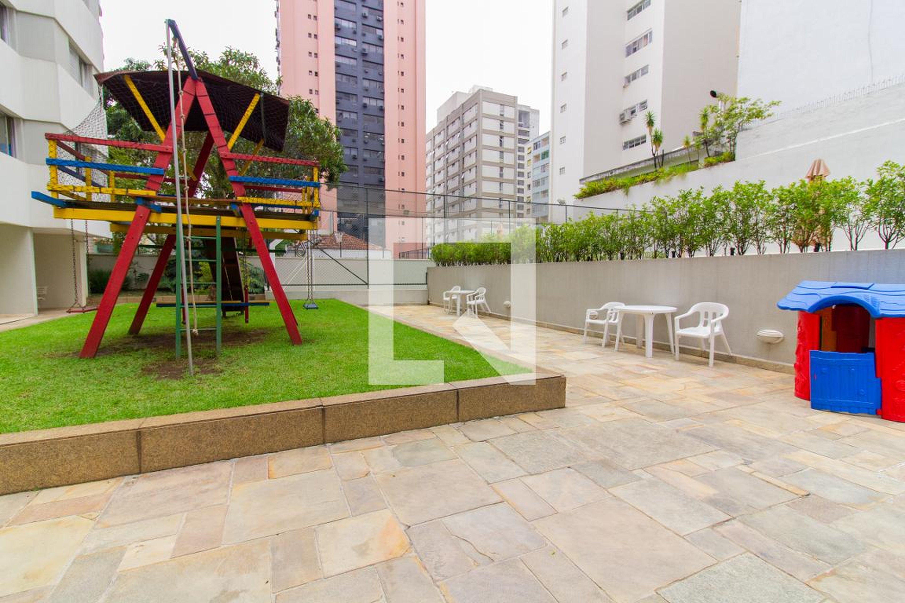 Playground - RUA Monte Alegre, 663