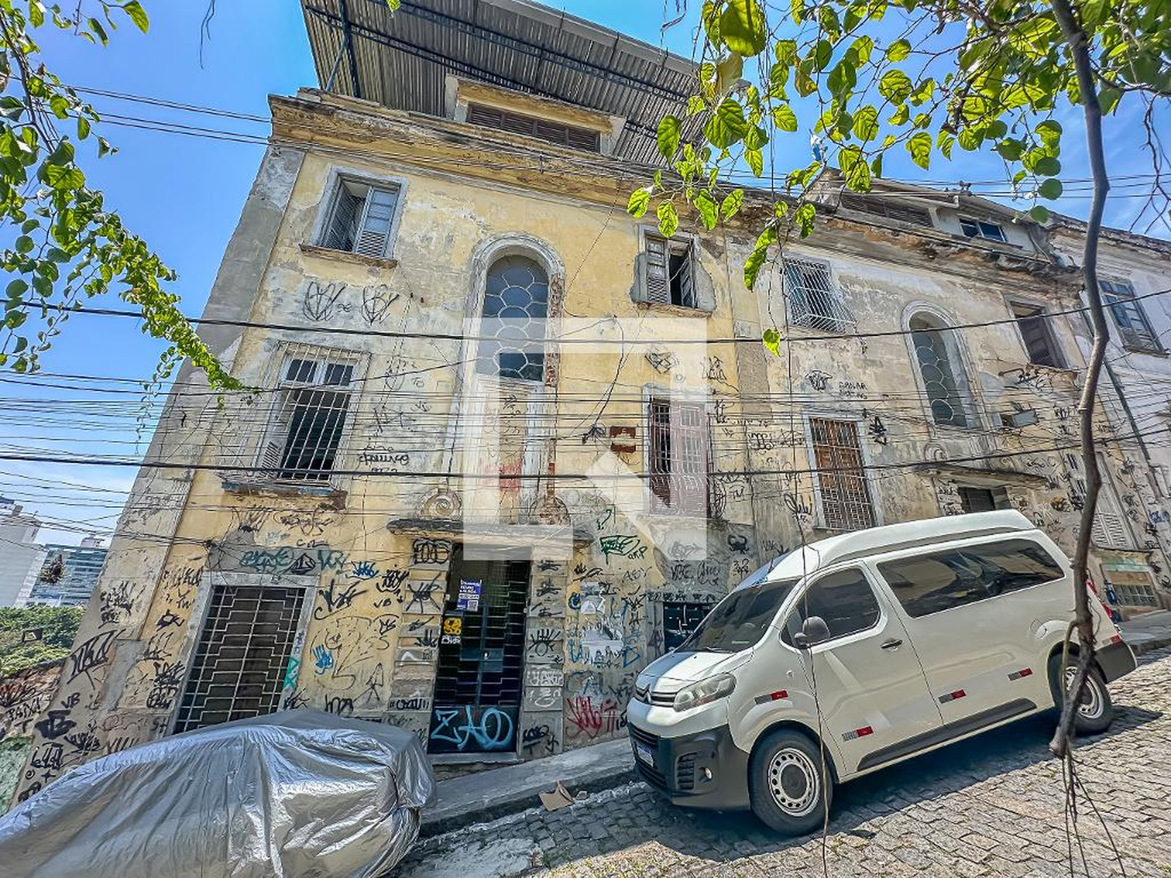 Fachada Condomínio em Rua Teresa Veiga, 41