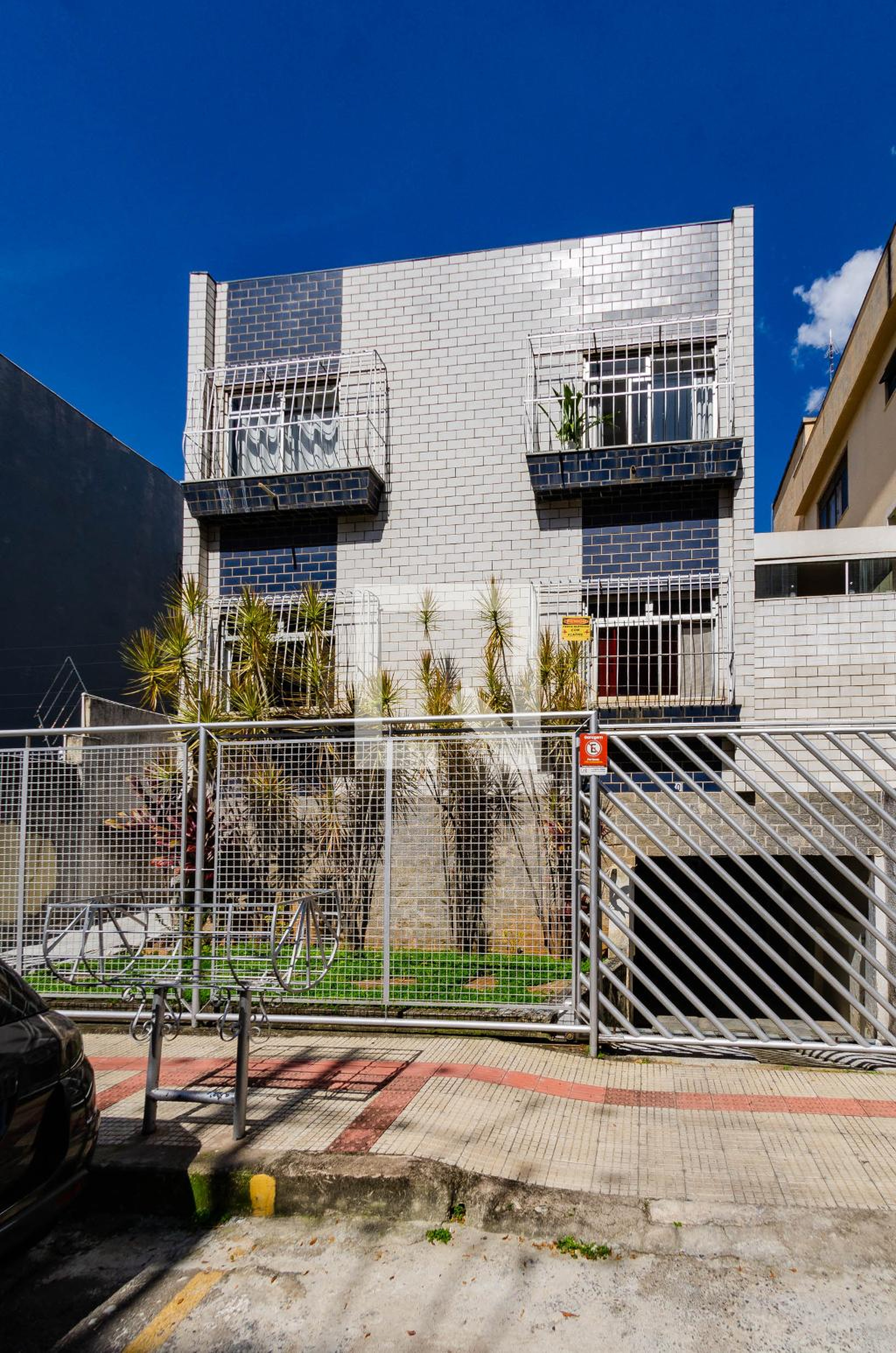 Fachada Condomínio em Rua Industrial José Costa, 685