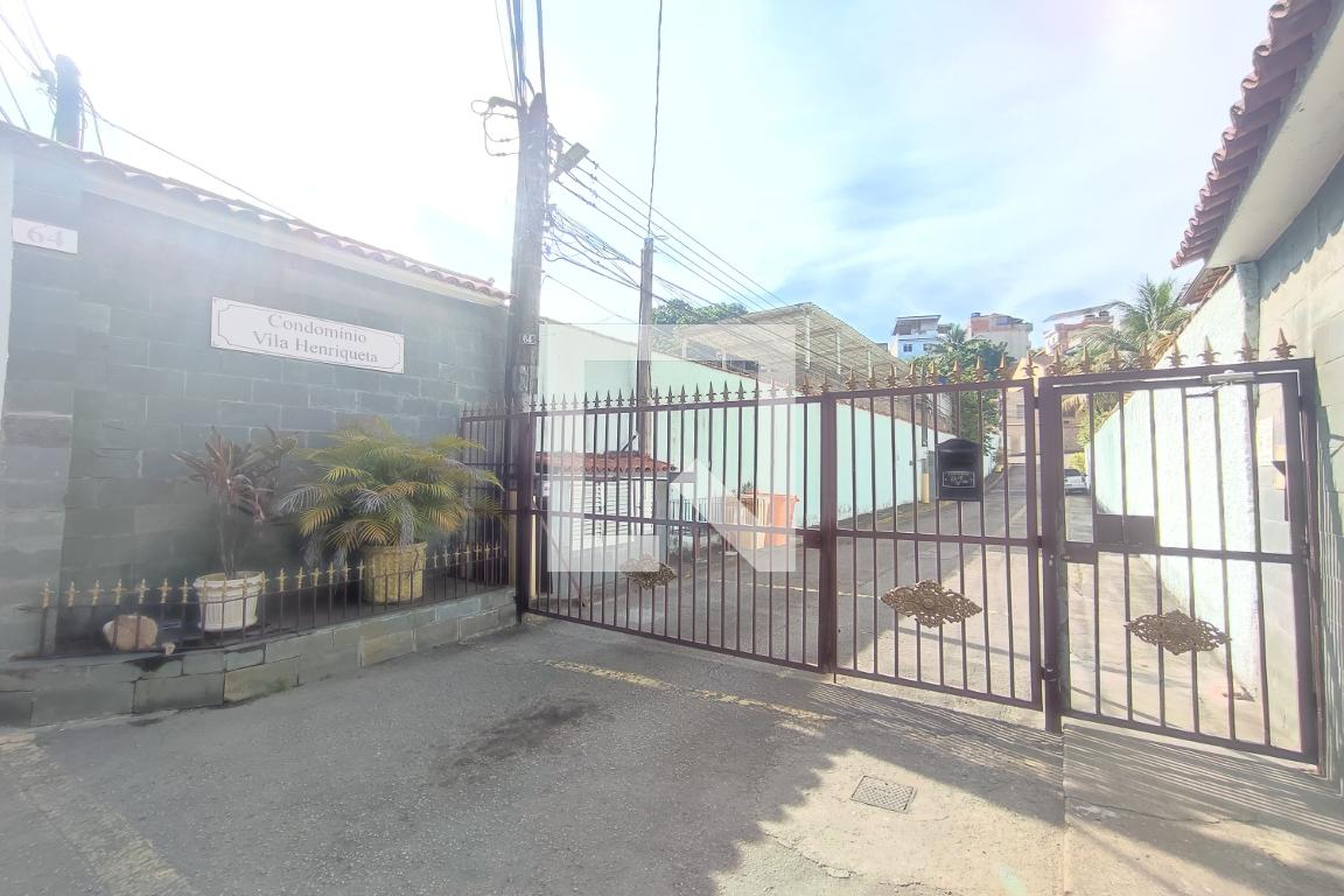 Fachada Condomínio em Rua Henriqueta, 64