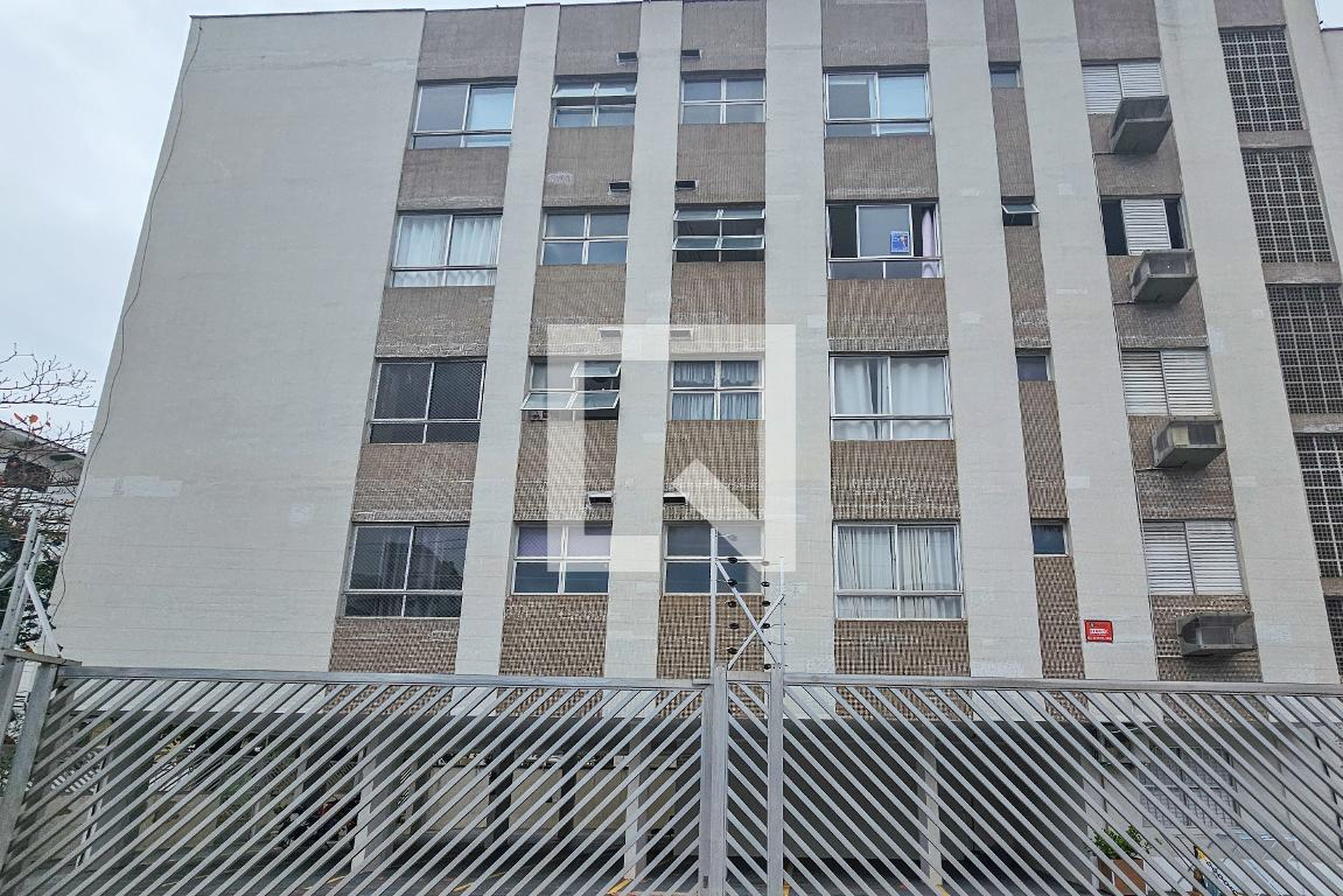 Fachada Condomínio em Rua Ignácio Miguel Estefno, 371