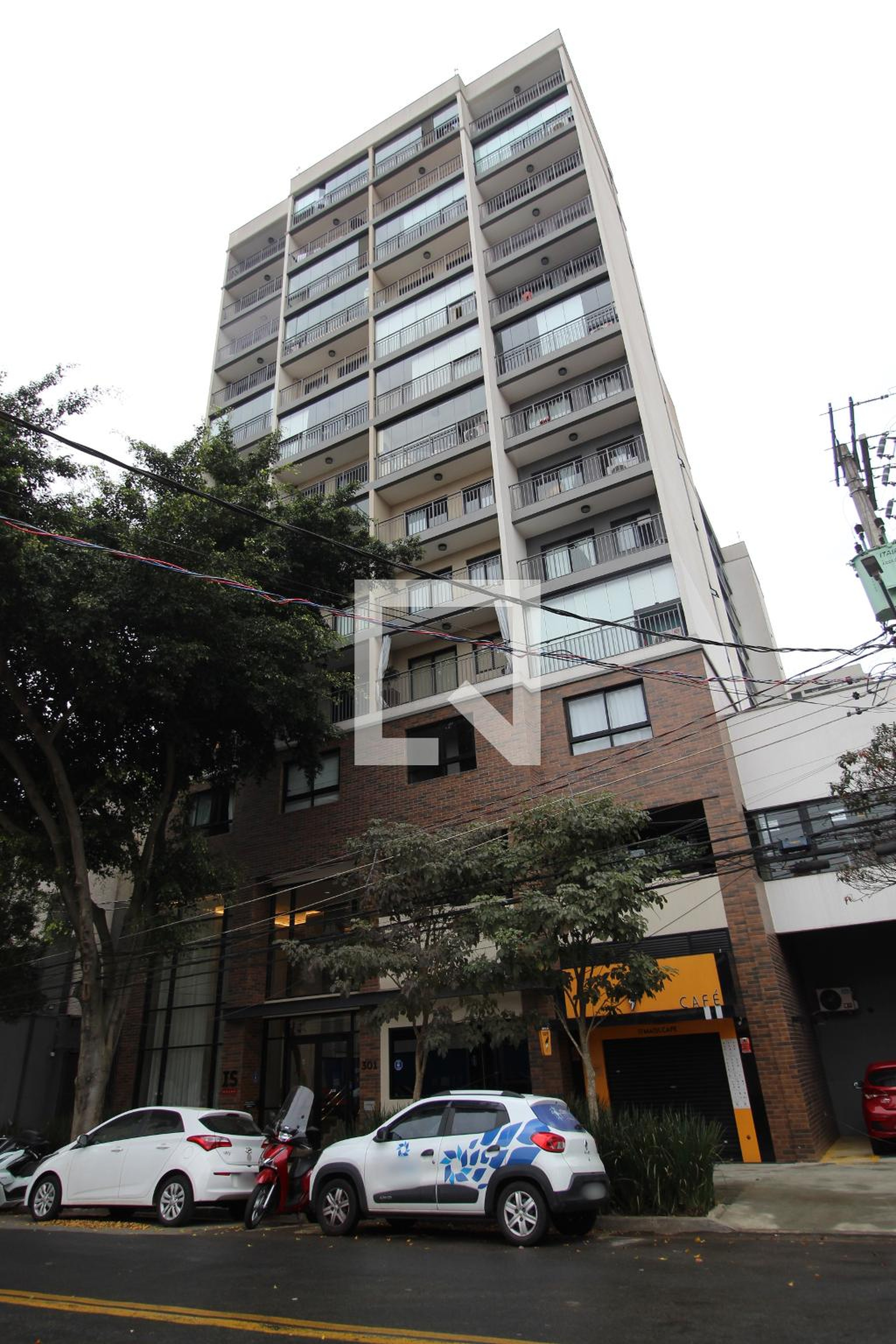 Fachada do Prédio Condomínio em Avenida dos Carinás, 302