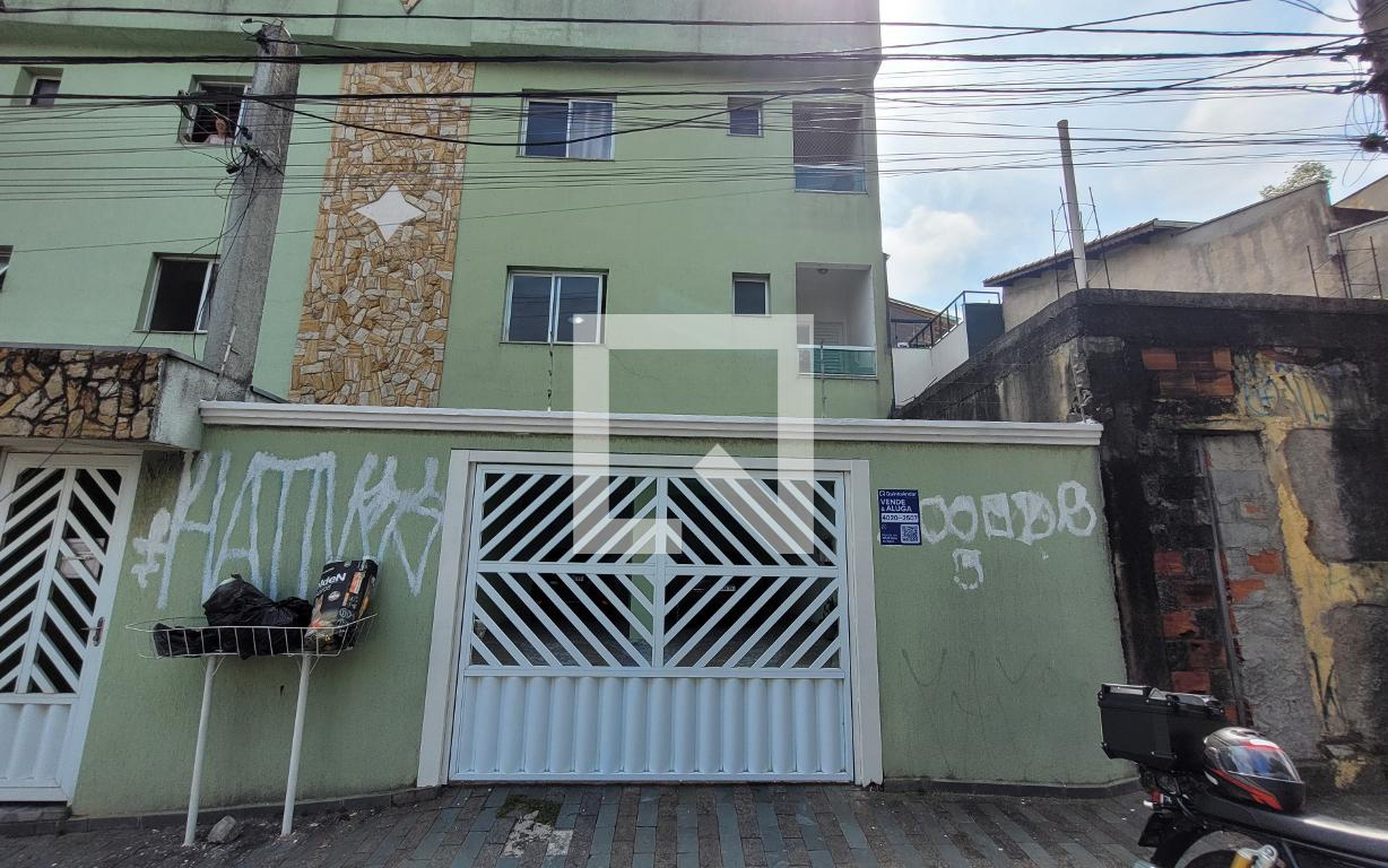 Fachada Condomínio em Rua Cristóvão Colombo, 177